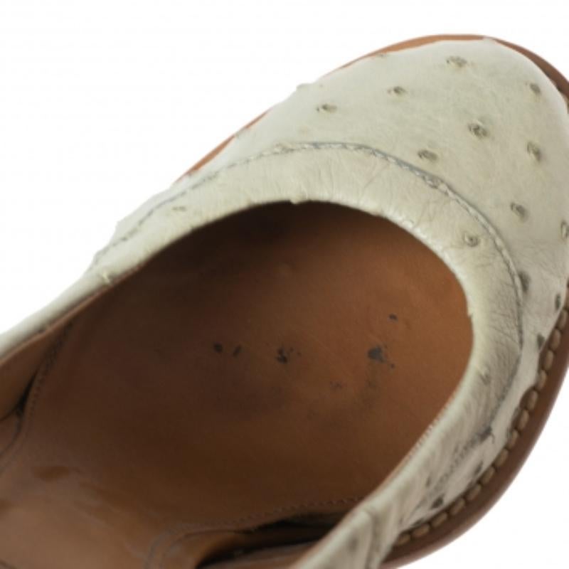 Chloe Mint Green Ostrich Leather Round-Toe Pumps Size 36 For Sale 3