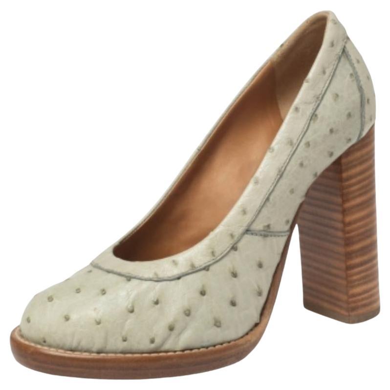 Chloe Mint Green Ostrich Leather Round-Toe Pumps Size 36 For Sale