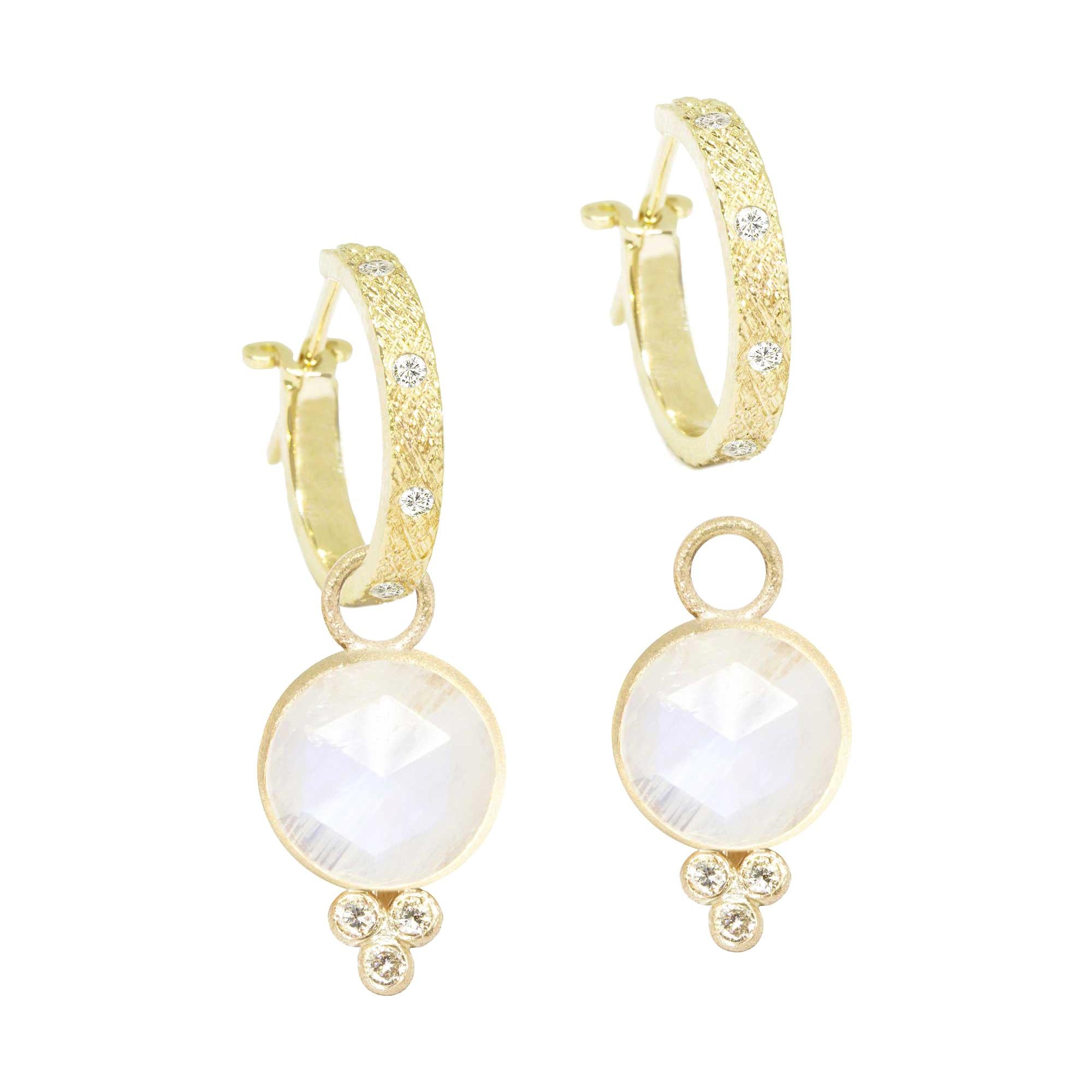 Chloé Boucles d'oreilles en or 18 carats et pierre de lune en vente