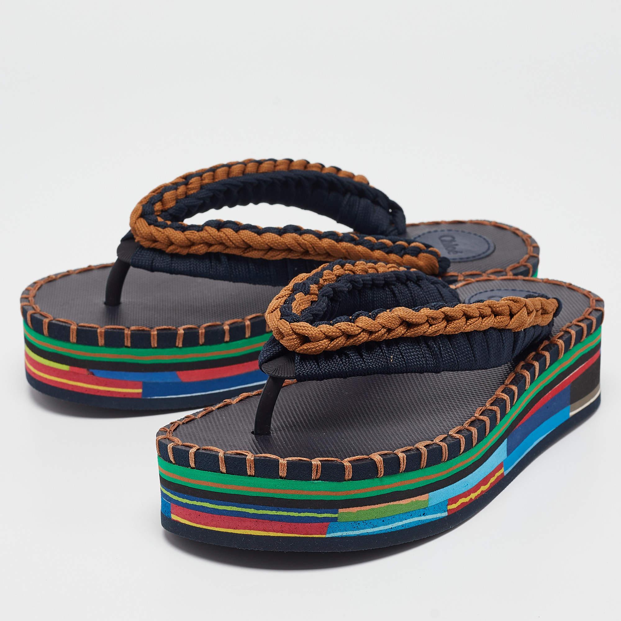 Ces sandales Chloé vous offriront à la fois luxe et confort. Fabriquées à partir de matériaux de qualité, elles se déclinent en de multiples teintes et sont dotées de semelles compensées.