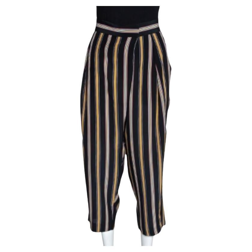 Pantalon court rayé en soie multicolore Chloe M. en vente