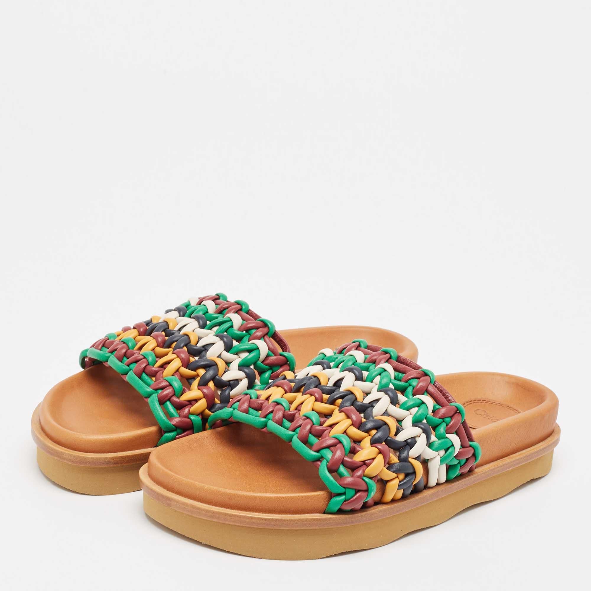Mettez en valeur vos looks décontractés avec une touche de style grâce à ces diapositives design. Fabriquée dans une matière de qualité, cette paire de chaussures est un must have. Elle est ornée d'une jolie teinte.