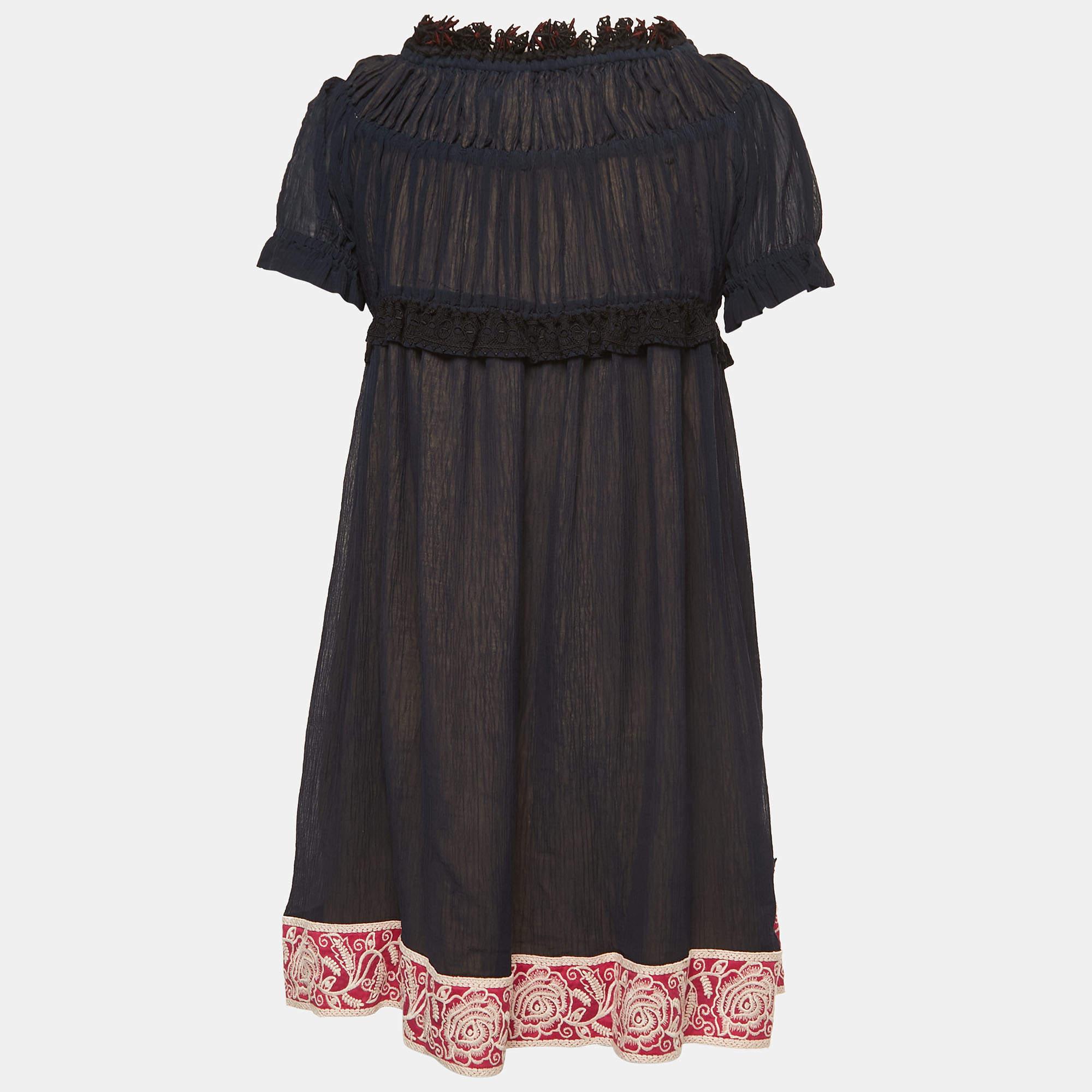 This Chloe dress brings elegant details and a chic silhouette. Featuring short sleeves and lace trims, this dress is a winner with flats as well as heels. It is made from the finest materials and is bound to give you comfort.


