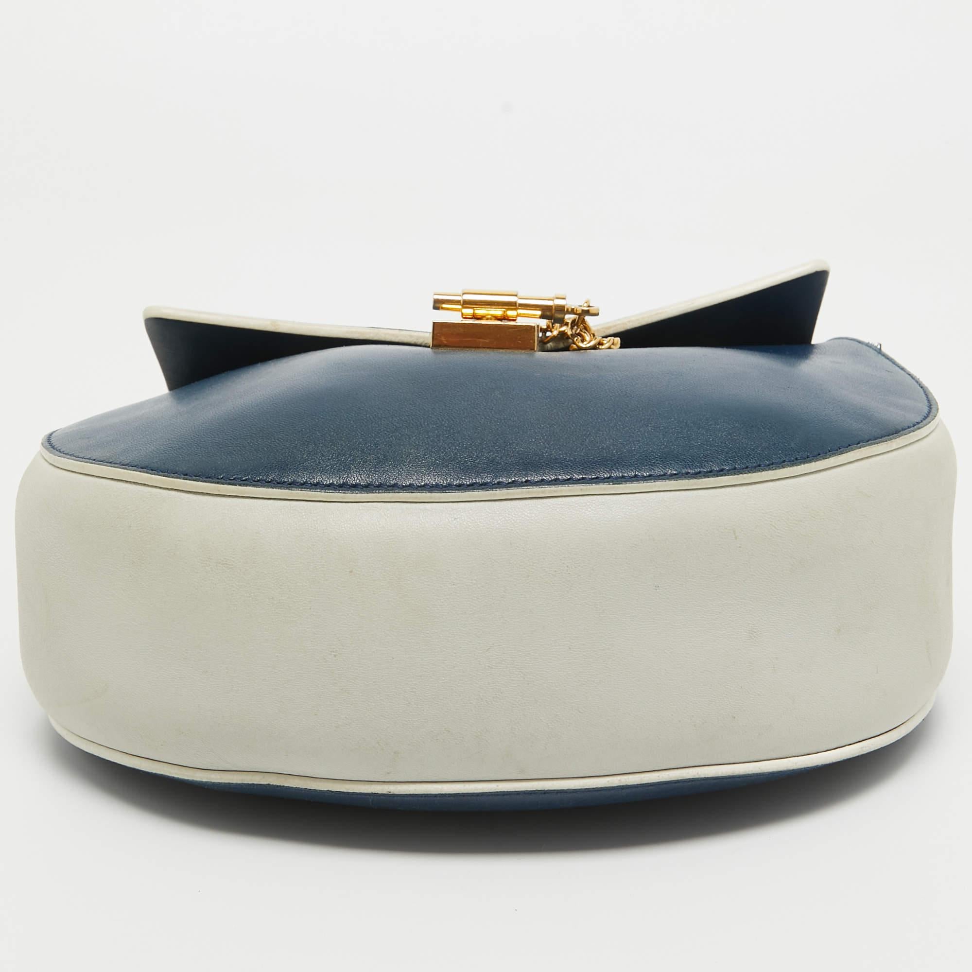 Chloe Navy Blue/Grey Leather Medium Drew Shoulder Bag In Good Condition For Sale In Dubai, Al Qouz 2