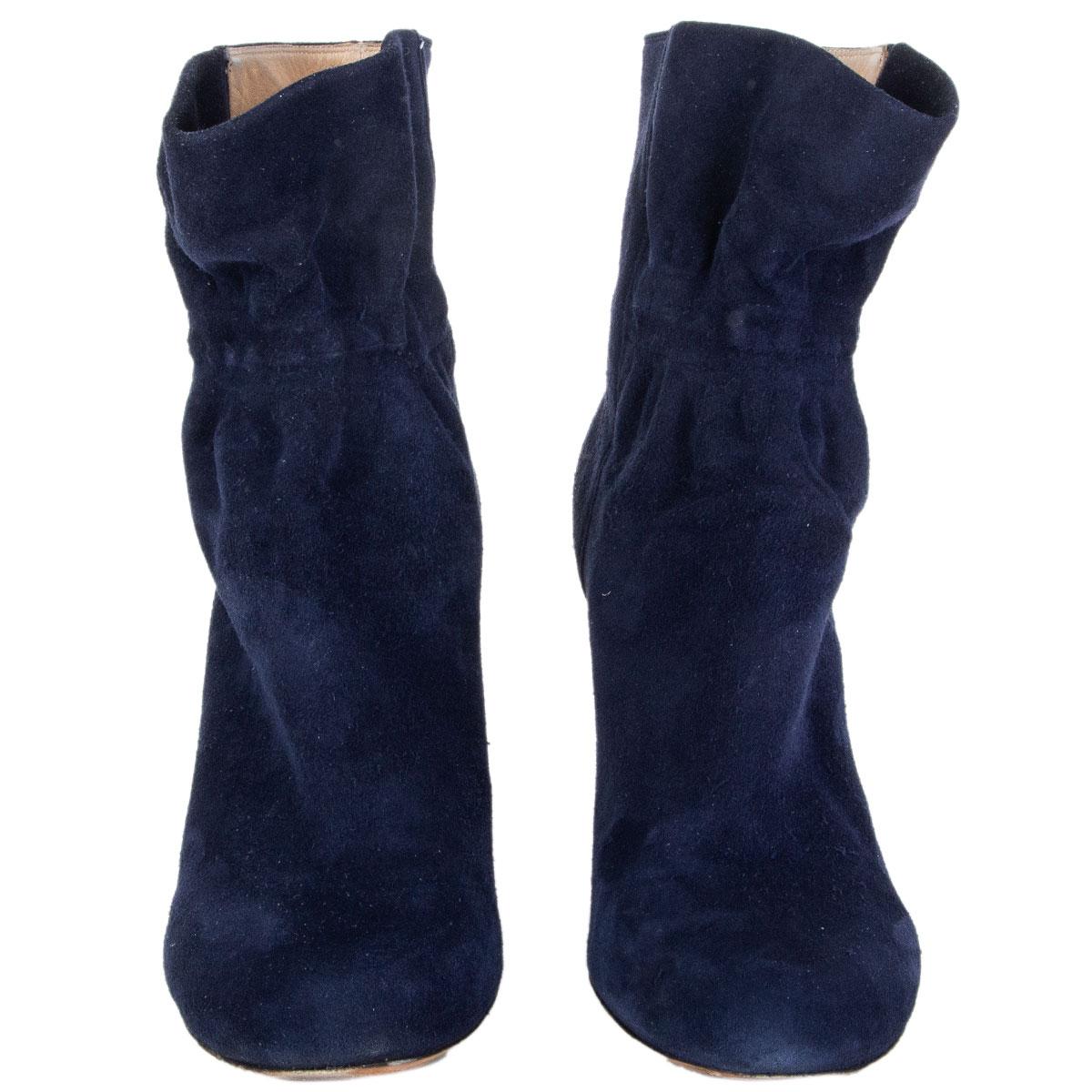 authentic Chloé round-toe ruched ankle boots in midnight blue suede. Have been worn and are in excellent condition. 

Imprinted Size 38
Shoe Size 38
Inside Sole 25cm (9.8in)
Width 7.5cm (2.9in)
Heel 9.5cm (3.7in)