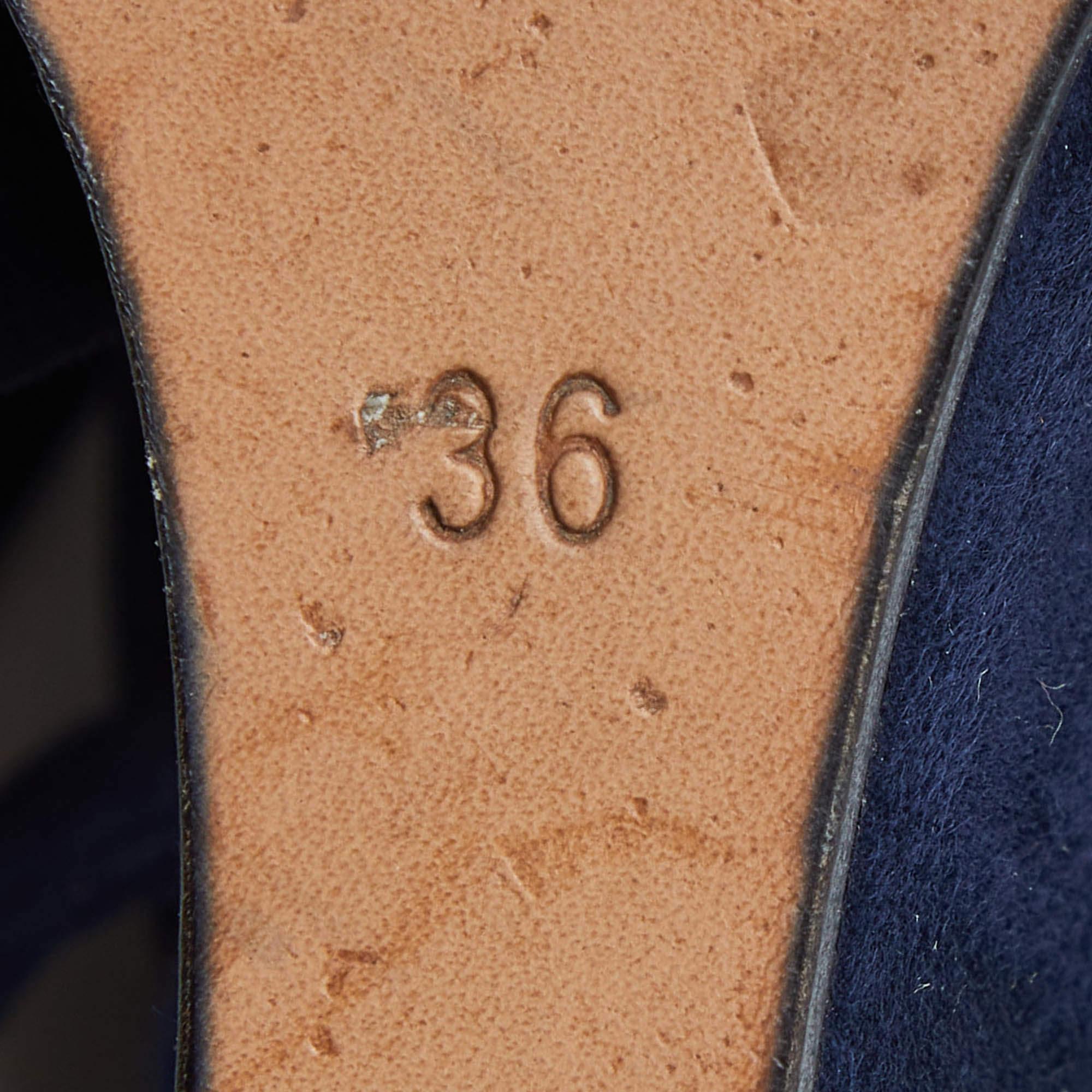Sandales compensées Chloe en daim bleu marine avec brides croisées et franges, taille 36 en vente 3