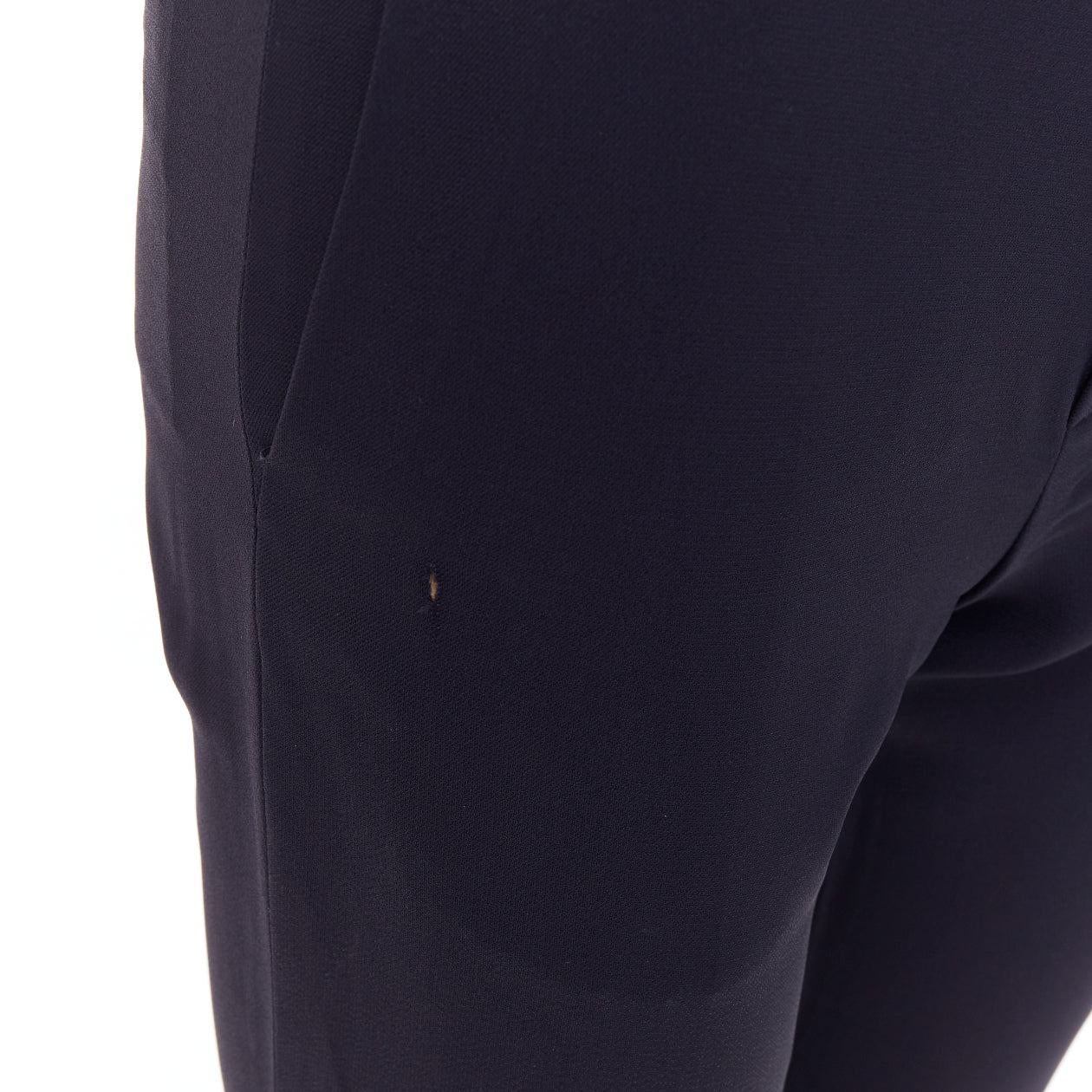 CHLOE Pantalon à épaules effilées et à pinces à dos volant dissimulé bleu marine FR34 XS en vente 2