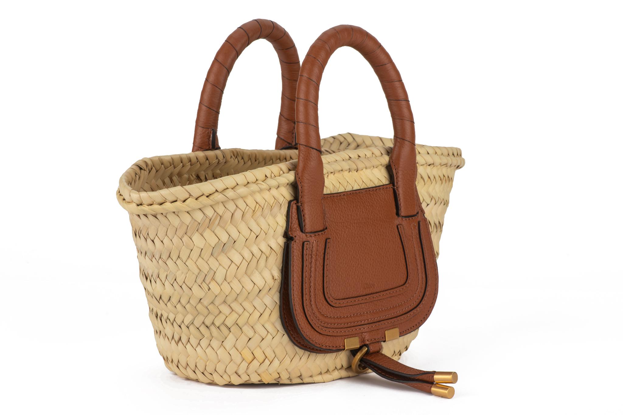 Chloe’ brand new mini basket, made of palm leaves and brown natural leather. Gold brass metal hardware. Handle drop 3.5”. 
Comes with identity card, tag and original dustcover.