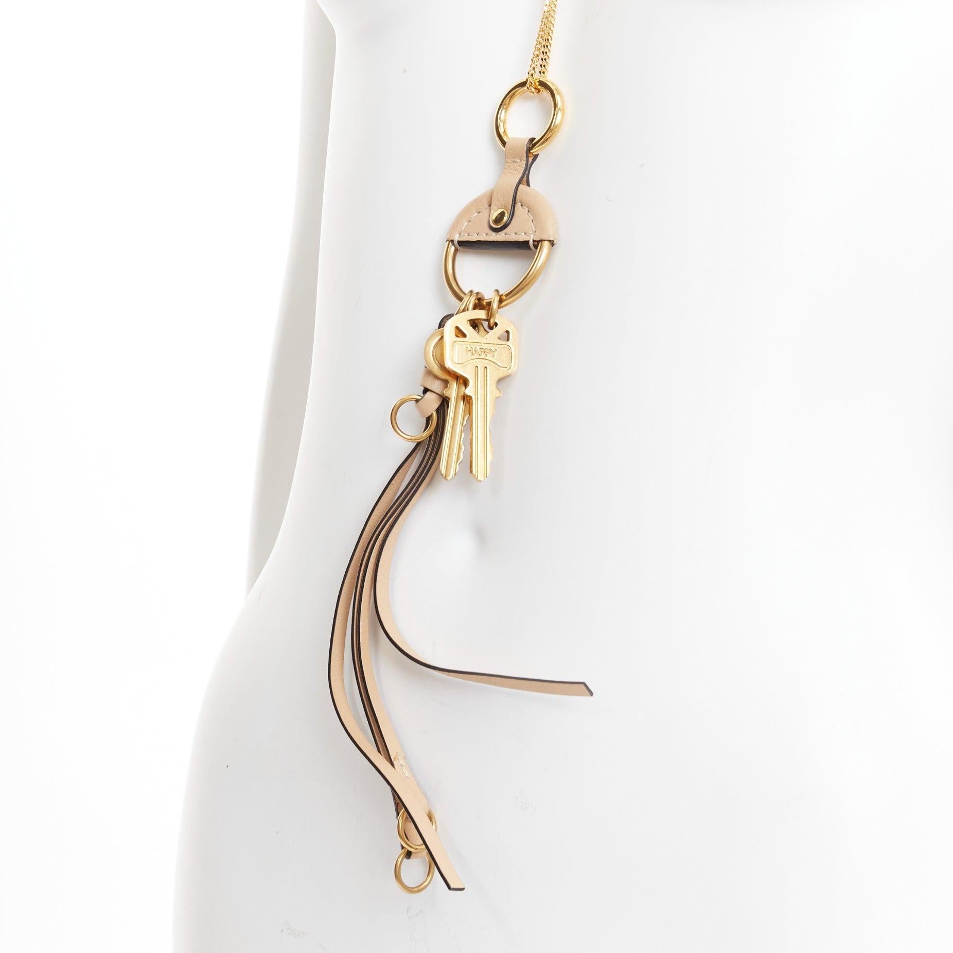 CHLOE Nicole Braunes Leder Gold Happy Schlüsselanhänger Tasche Charme lange Halskette
Referenz: CNLE/A00472
Marke: Chloe
Modell: Nicole
MATERIAL: Leder, Metall
Farbe: Nackt, Gold
Muster: Solide
Verschluss: Hummerschließe
Zusätzliche Details: Chlo√©