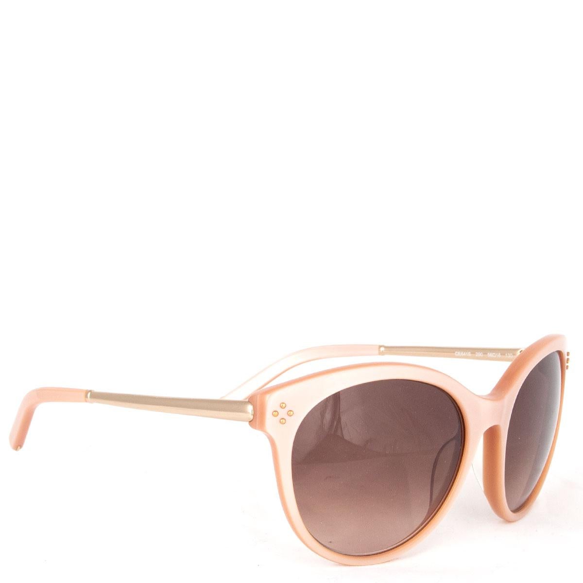 100% authentic Chloé CE641S sunglasses in nude acetate and light gold-tone metal temples with gradient brown lenses. Has been worn and is in excellent condition. Comes with case. 

Width 14.5cm (5.7in)
Height 5.5cm (2.1in)

All our listings include