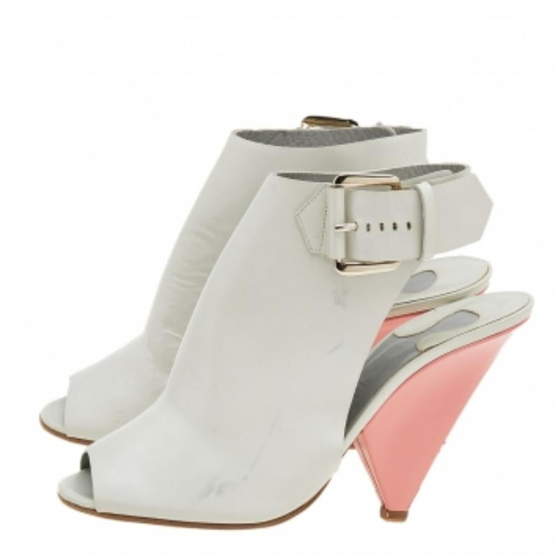 Chloe Off White Leder Pee Toe Sandalen mit Knöchelriemen Größe 39,5 im Angebot 1