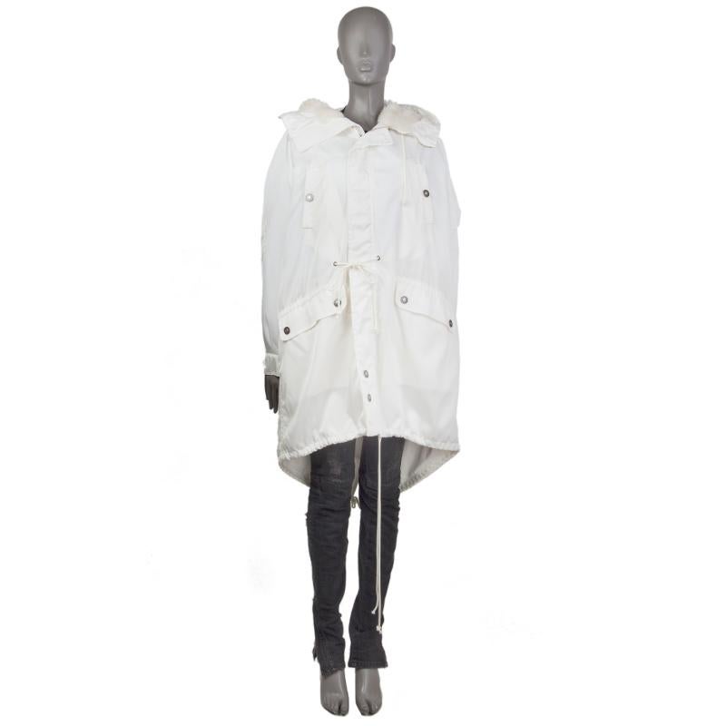 authentic Chloe parka in off-white polyester (assumed as tag is missing). With shearling-lined hood, raglan sleeves, two buttoned pockets on the chests, two buttoned flap pockets, draw-string around the waist and hemline, zipper pocket on the left