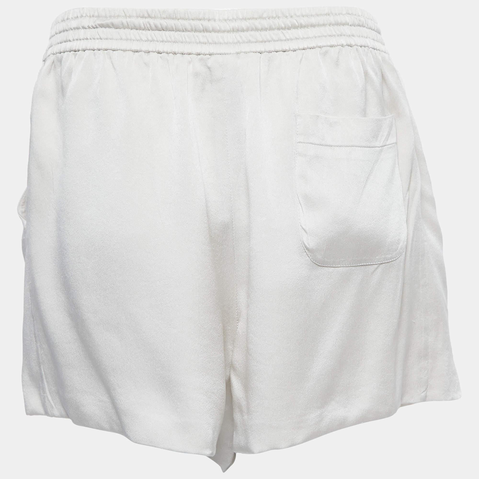 Chlo矇 ti propone questi pantaloncini comodi e alla moda, ideali per le vacanze e per i viaggi. È realizzato in seta in una tonalità bianco sporco e presenta una fascia elastica in vita.