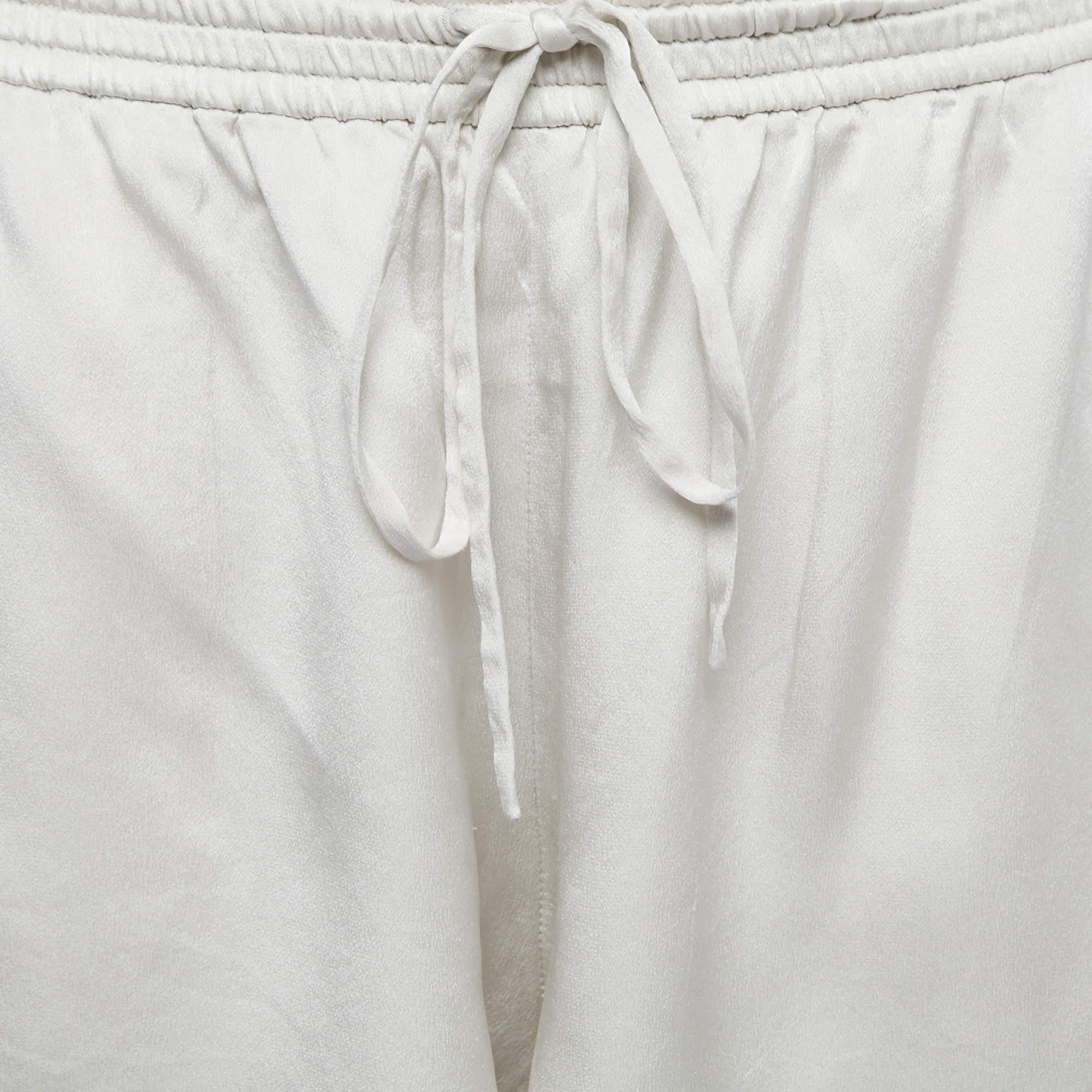 Grigio Pantaloncini Chloe Off-White in raso di seta elasticizzati in vita M. in vendita