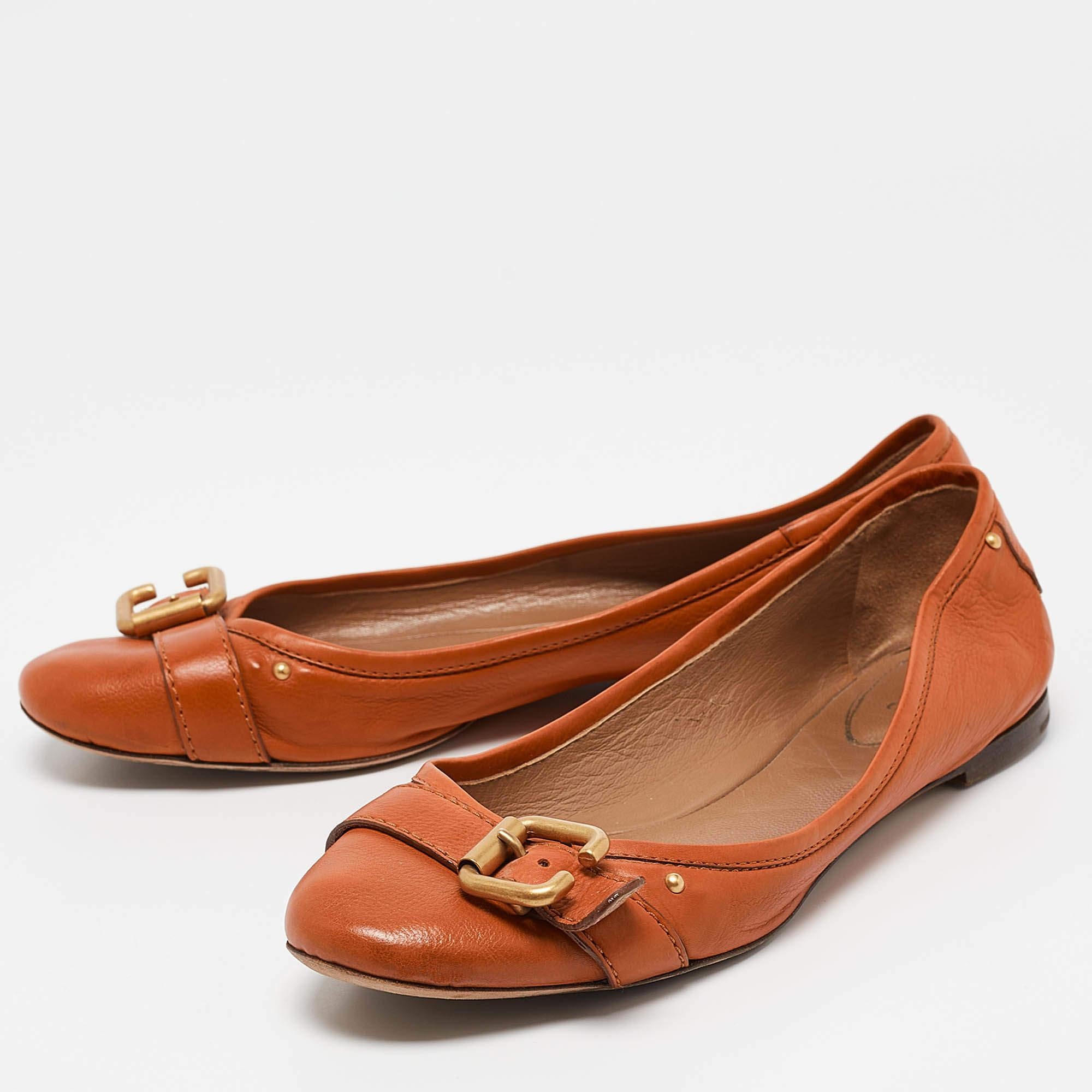 Complete your look by adding these designer ballet flats to your collection of everyday footwear. They are crafted skilfully to grant the perfect fit and style.
