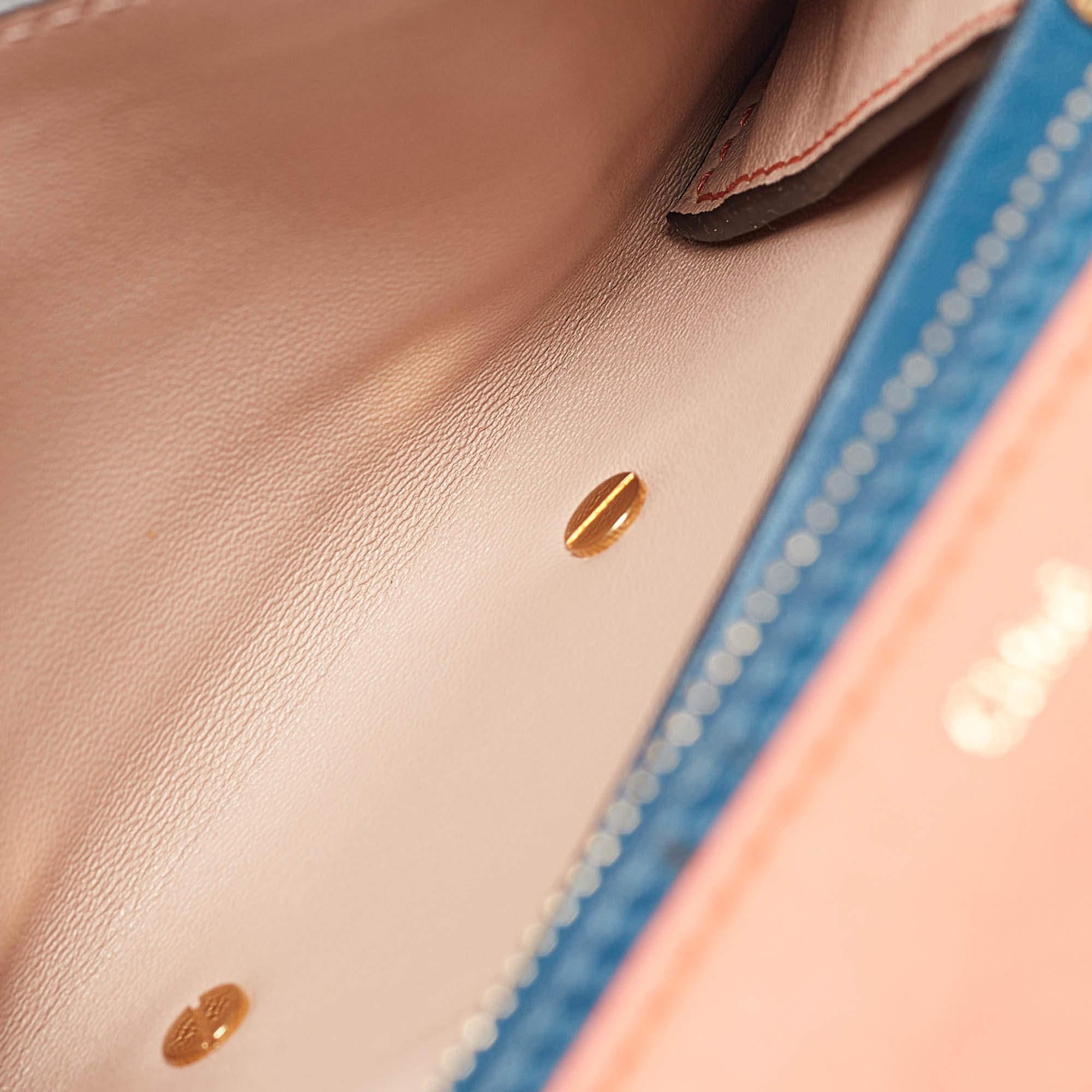 Chloe Orange Leather Fold Over Flap Wallet In Good Condition For Sale In Dubai, Al Qouz 2