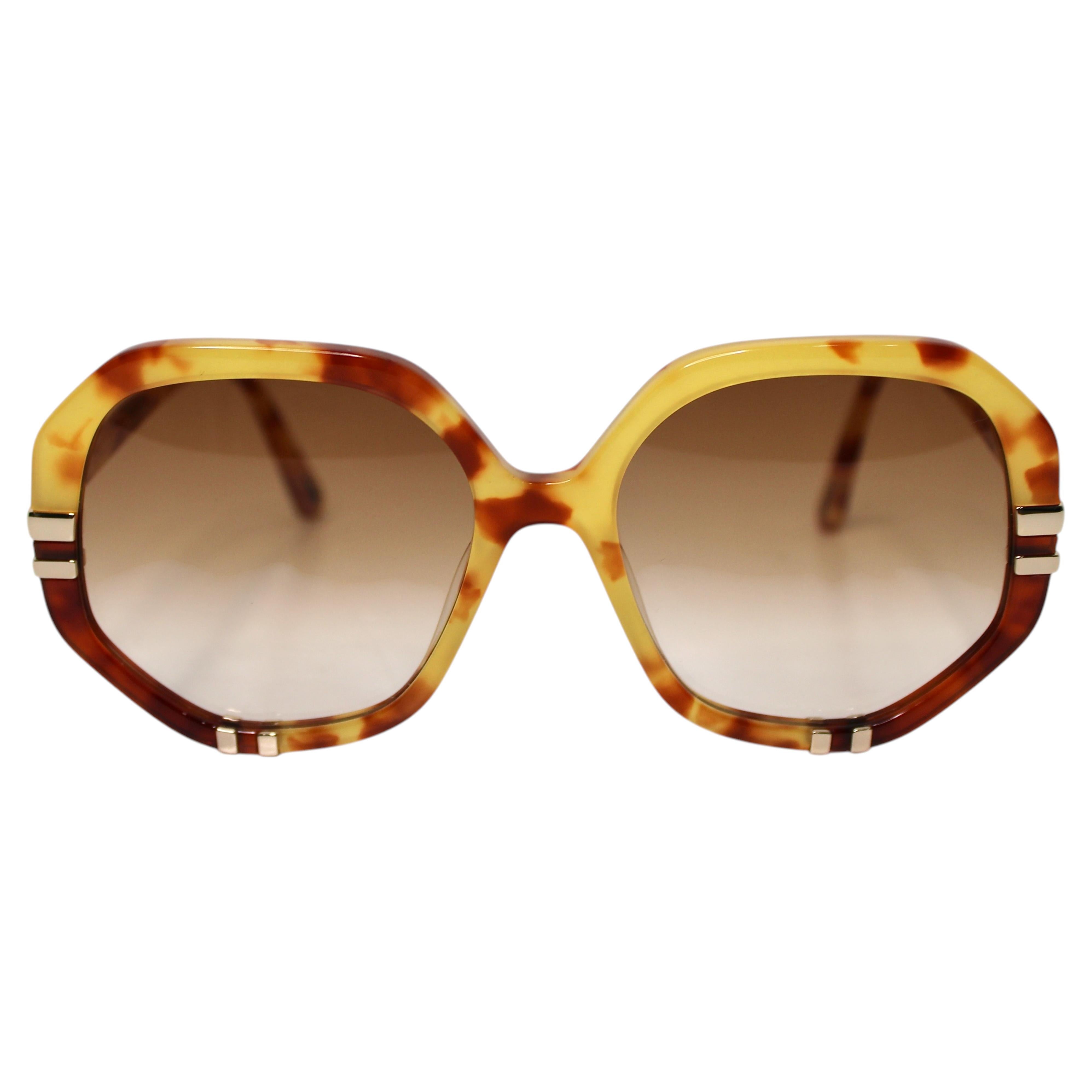 Lunettes de soleil Chloé à monture oversize en acétate blond écaille en vente