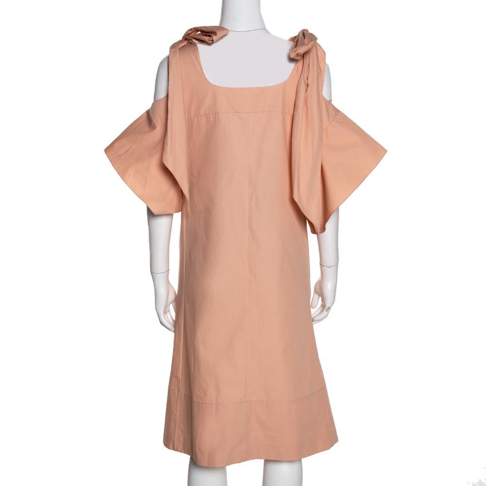 Make a lovely style-statement with this dress from the house of Chloe. Offering style and beauty, this piece has a loose fit, cold-shoulder cuts, pockets and bow details. Tailored from cotton, this pansy pink dress is sure to delight you.

Includes: