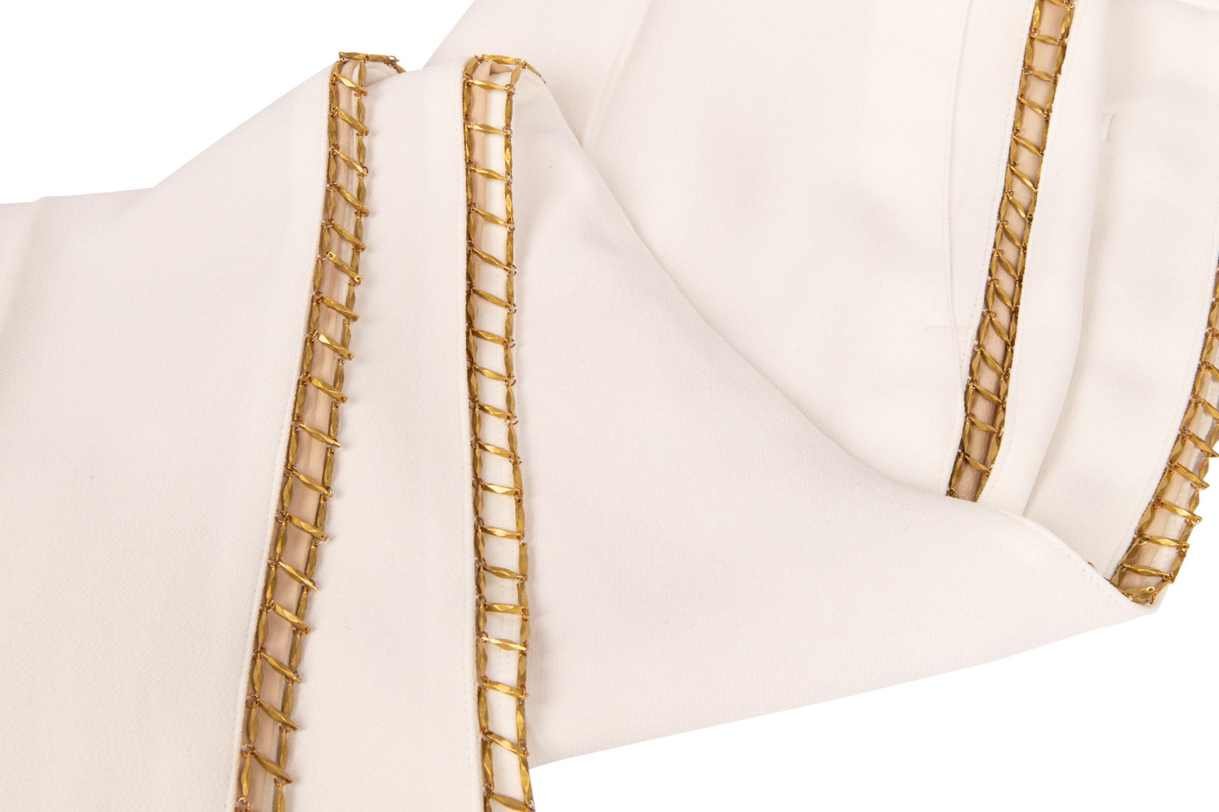 Guaranteed authentic Chloe tapered leg pant in winter white with metal open work in a brushed gold.
Pant has open gold metal work down the side of the leg.
2 rear faux pockets.
Small snag close to waist.
Simply gorgeous.
See matching white blouse