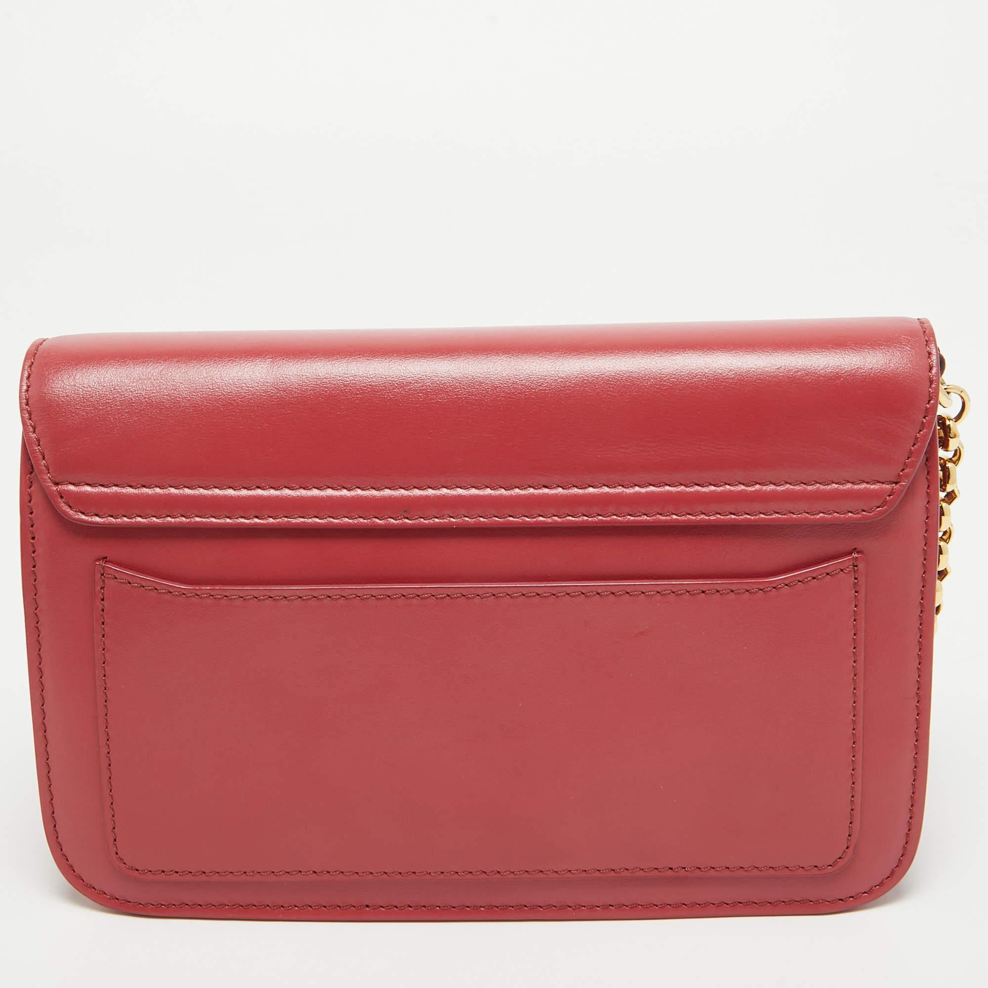 Crafted with precision from leather, and suede, this clutch from Chloe cannot get any luxurious than it already is! This pink piece brings the signature C logo on the flap leading to a fabric interior. It is further equipped with a shoulder strap,