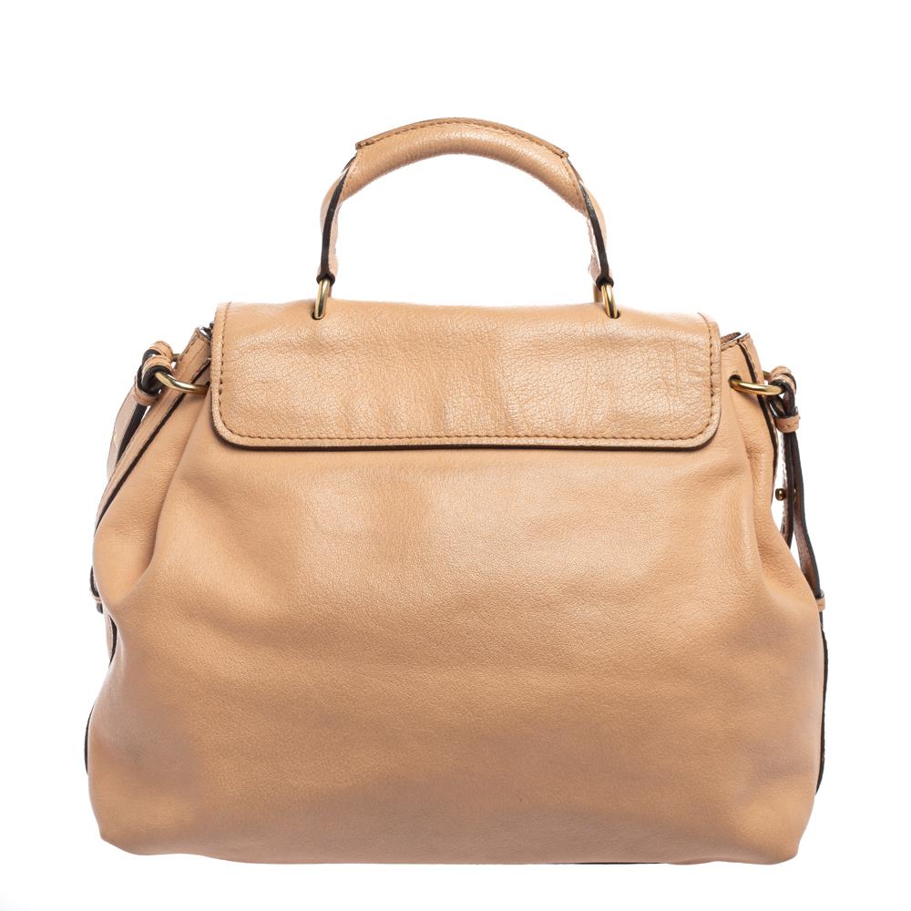 Every curve and detail on this Chloe Elsie is grand which adds to the worth of the bag. It has been crafted from pink leather and styled with a flap. The satchel is secured by a turn-lock revealing a well-sized interior and is completed with a top