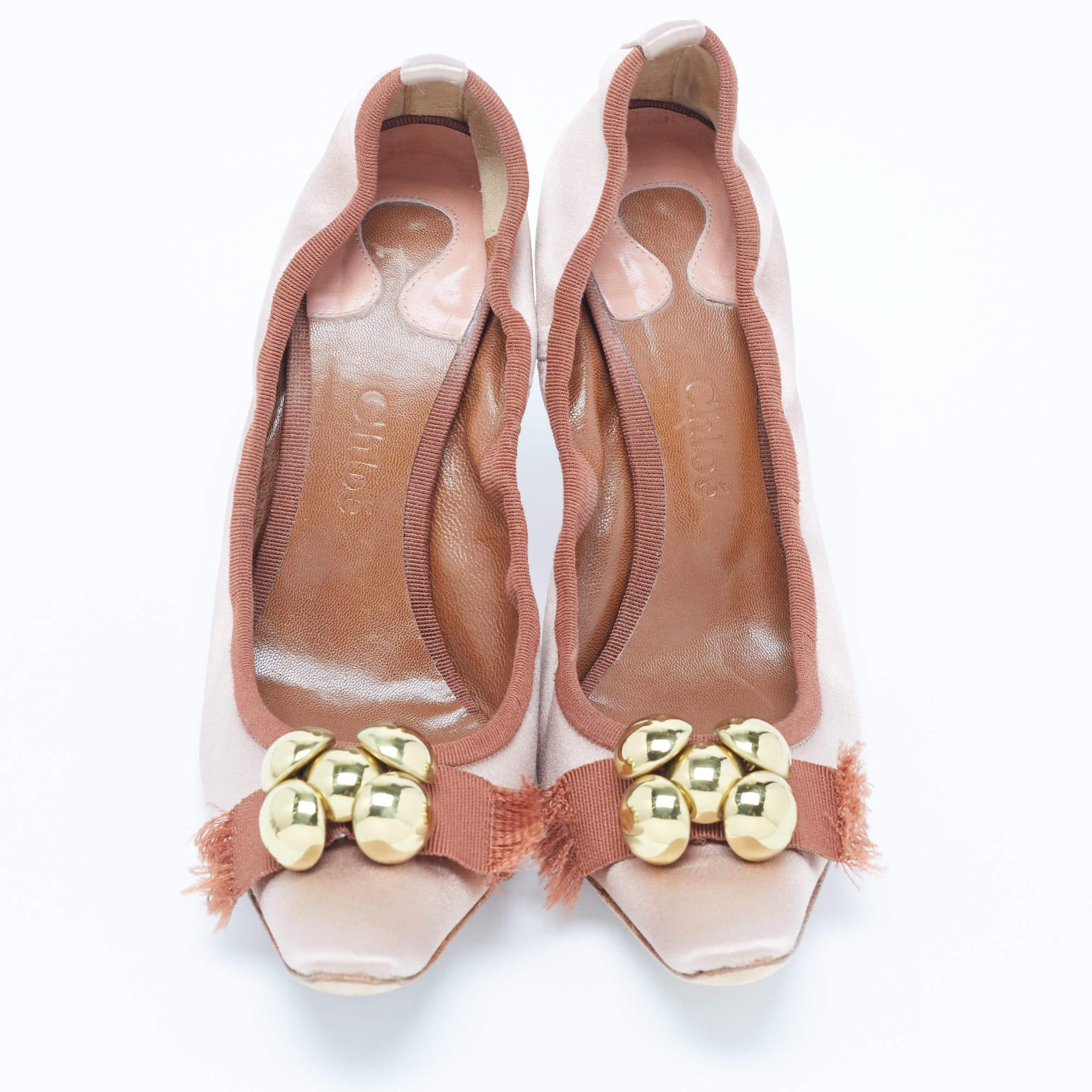 Beige Chloe Pink Satin Embellished Pointed Toe Pumps Size 39 For Sale