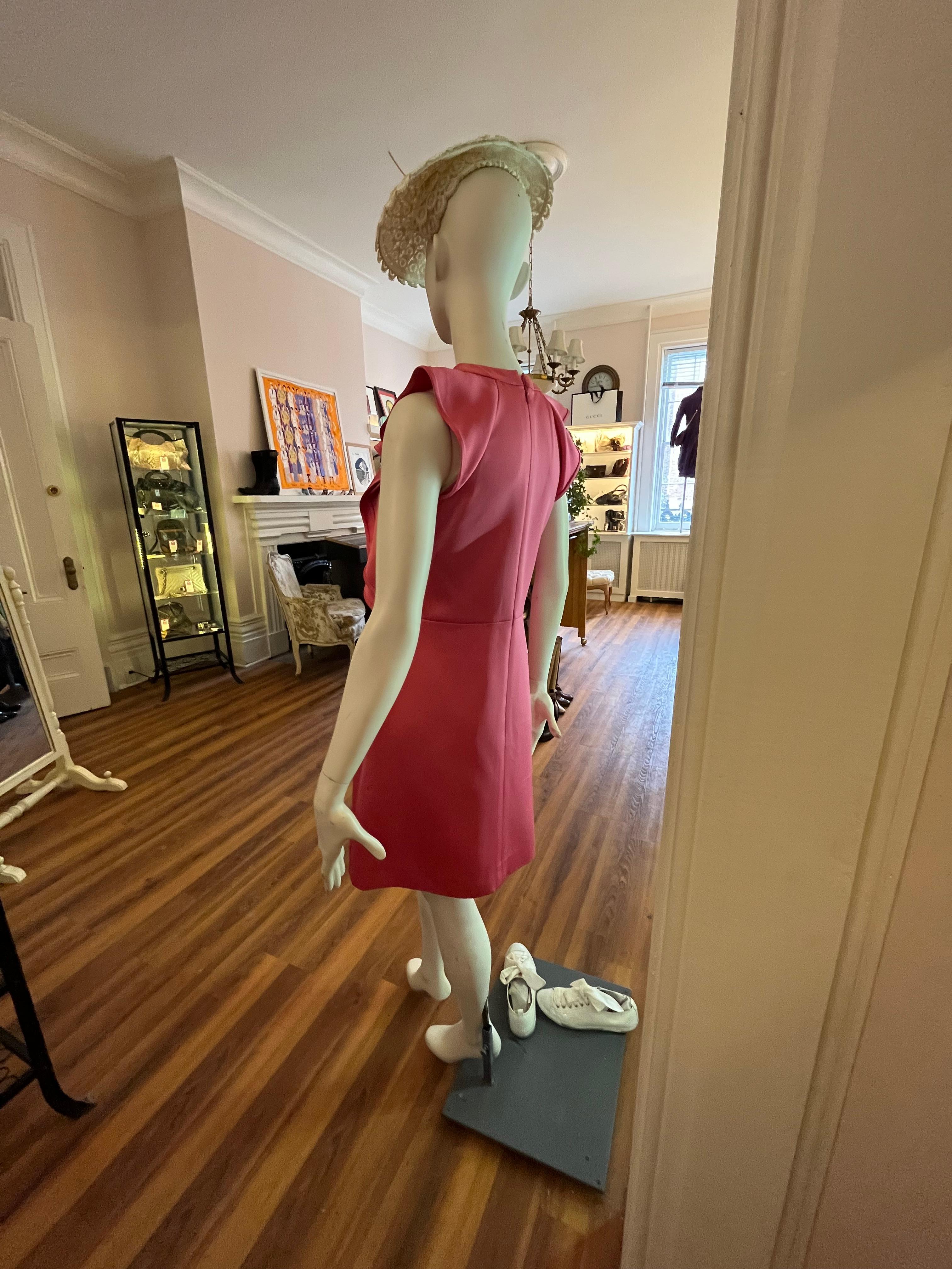 Lovely dress made of 70% silk and 30% wool. Its has ruffles on the bodice; pockets; nicely bound inside seams; discreet cap sleeves, and a centre back hidden zipper.
Made in France, and perfect for dinner or a special occasion. This model was also