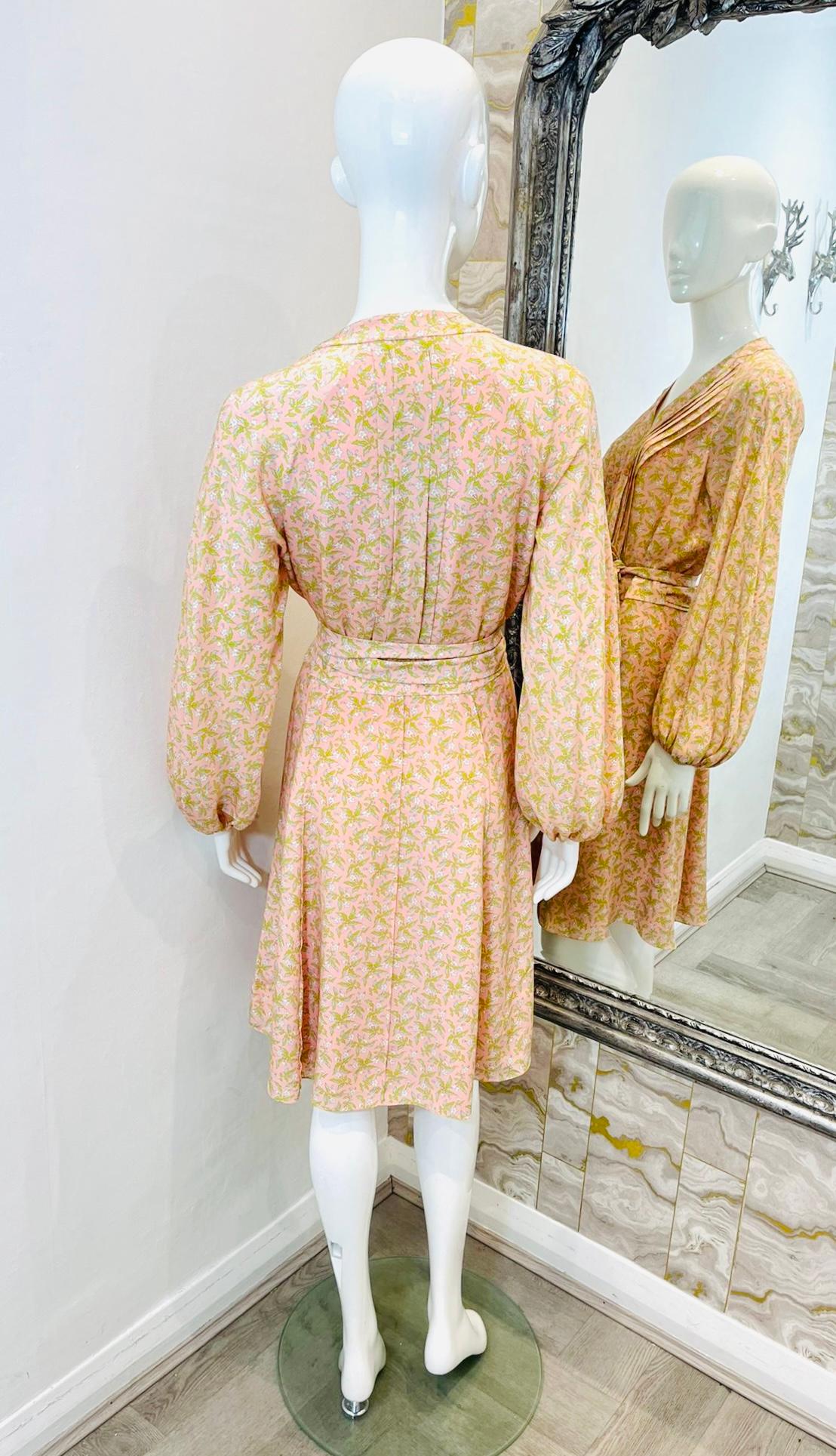 Chloe Printed Silk Dress With Mother-Of-Pearl Buttons In Excellent Condition In London, GB
