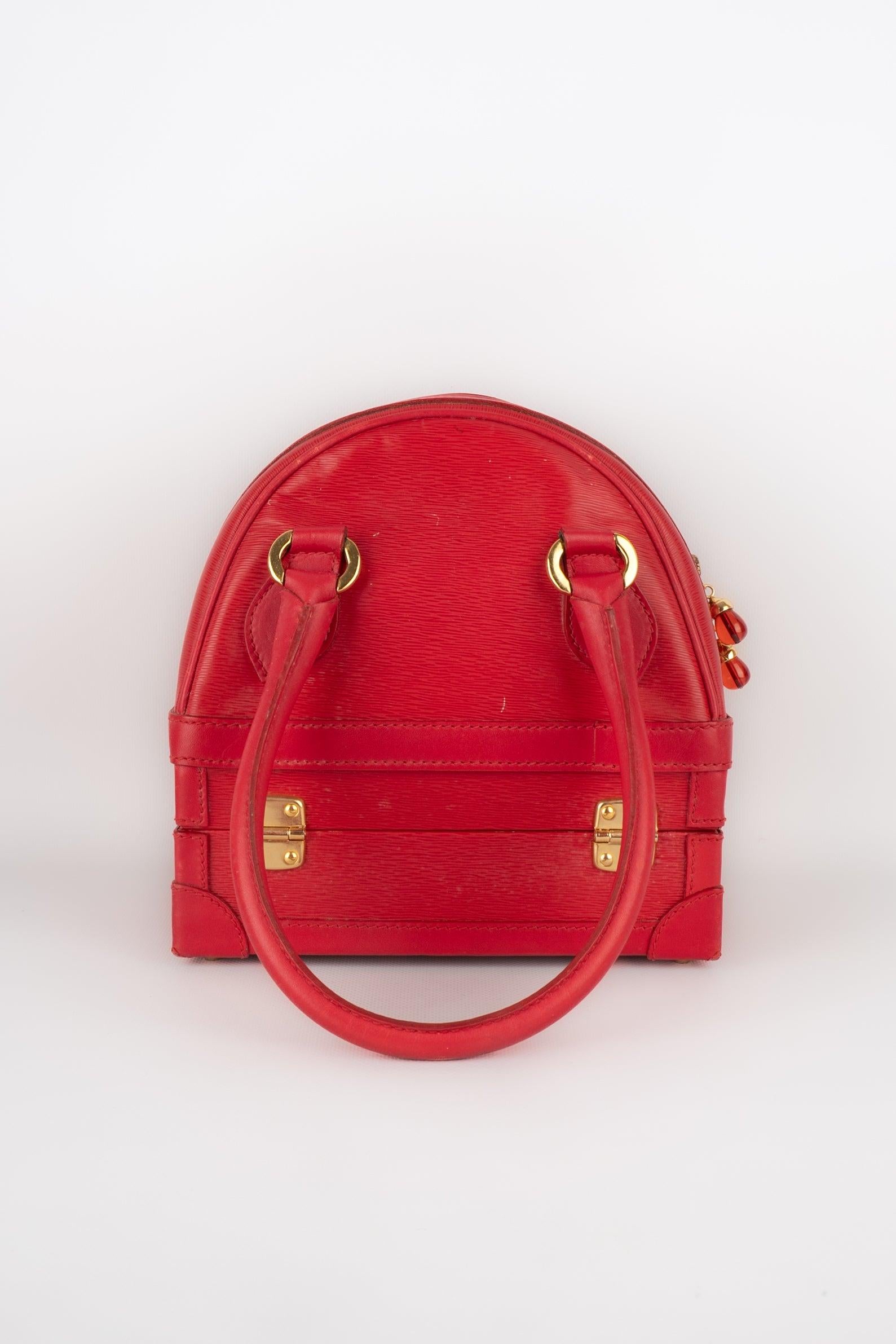 Rouge Chloé - Sacoche en cuir de veau pressé rouge en vente