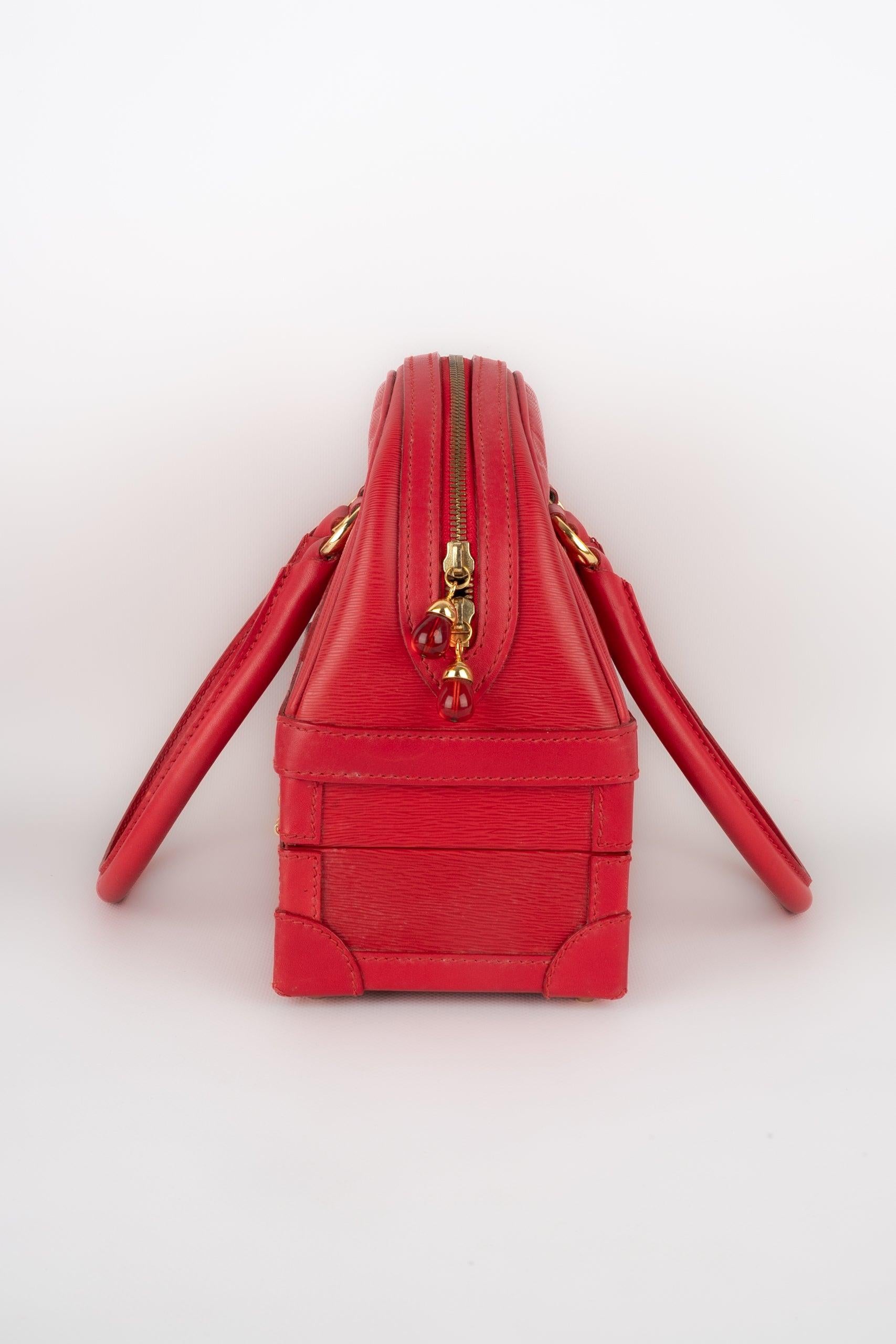 Chloé - Sacoche en cuir de veau pressé rouge Bon état - En vente à SAINT-OUEN-SUR-SEINE, FR