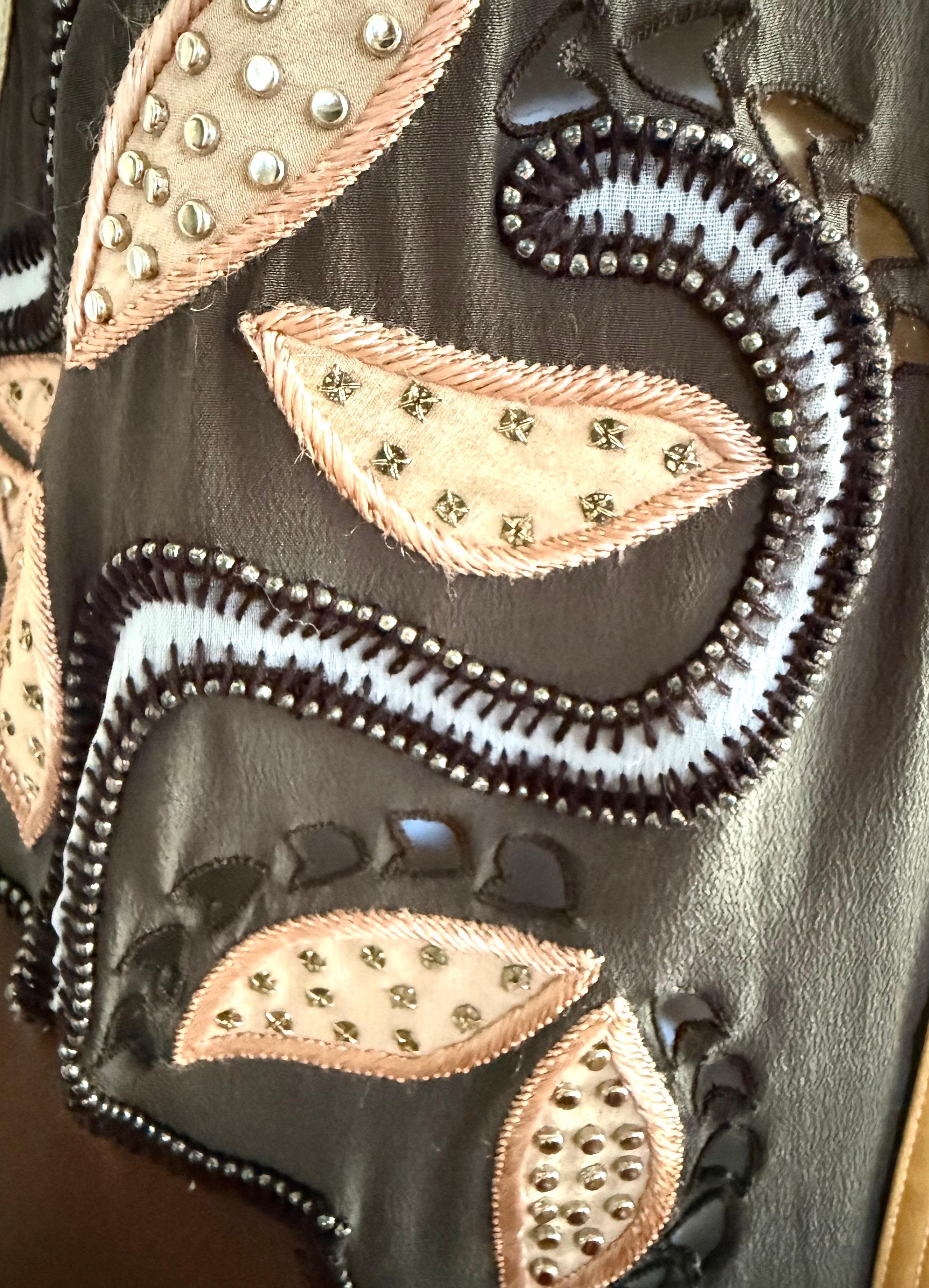 Chloé - Vestito midi occidentale in seta con borchie e ricami - FR 36 in vendita 7
