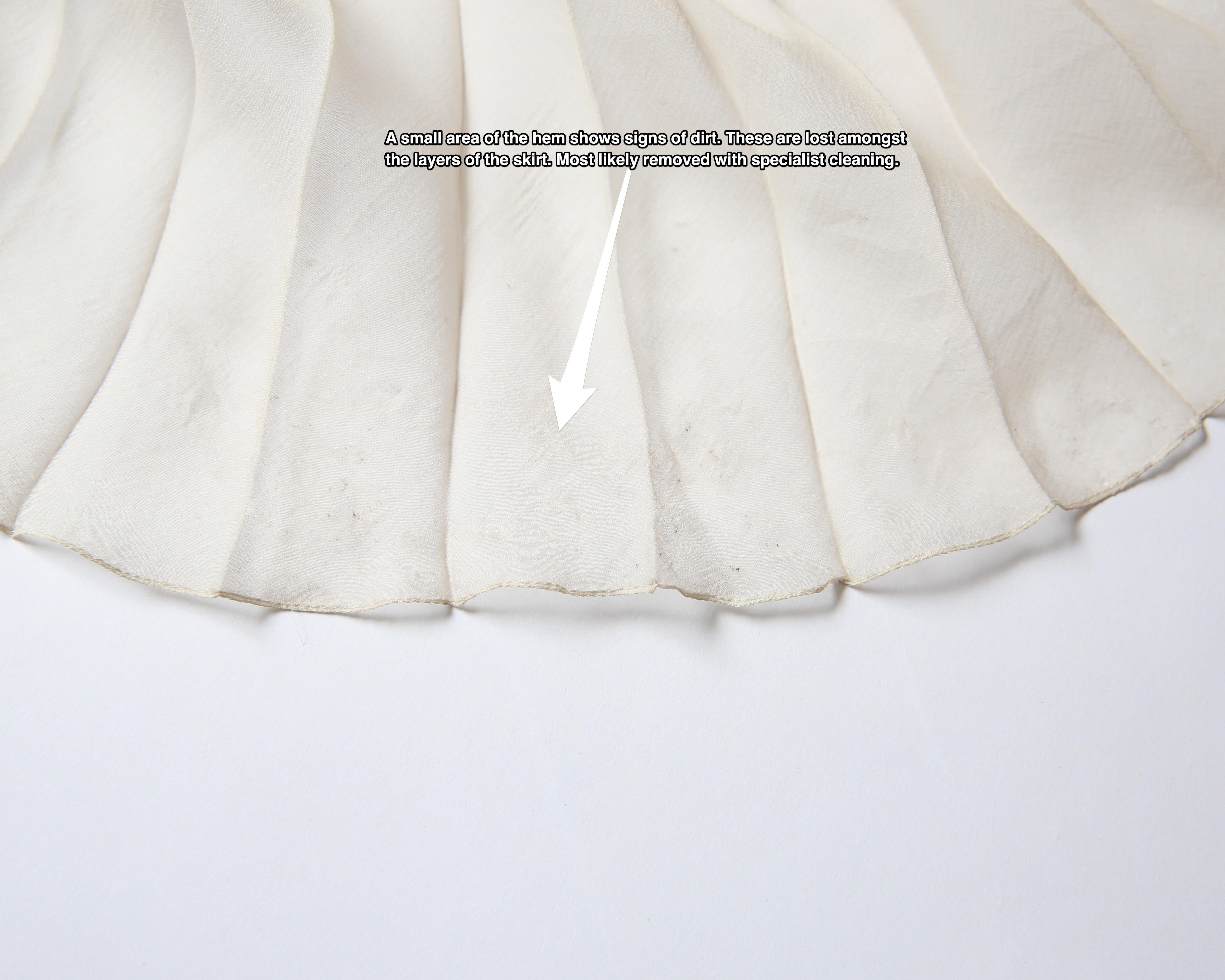 Abito da sposa Chloe S.S. White, avorio, beige, chiffon, seta, senza maniche. in vendita 11