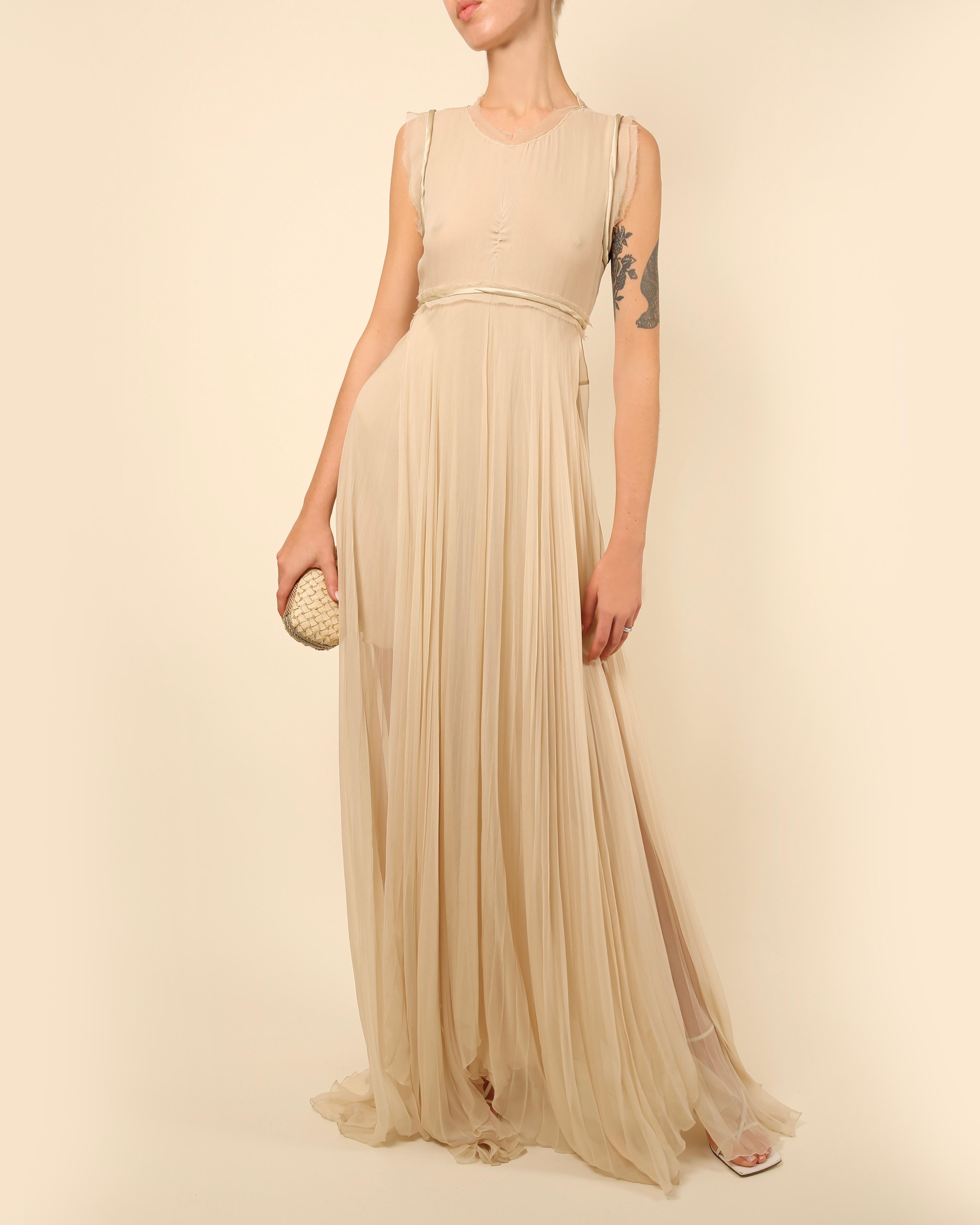 Chloe S/S10 ivory white beige chiffon silk layered sleeveless wedding dress gown In Good Condition For Sale In Paris, FR