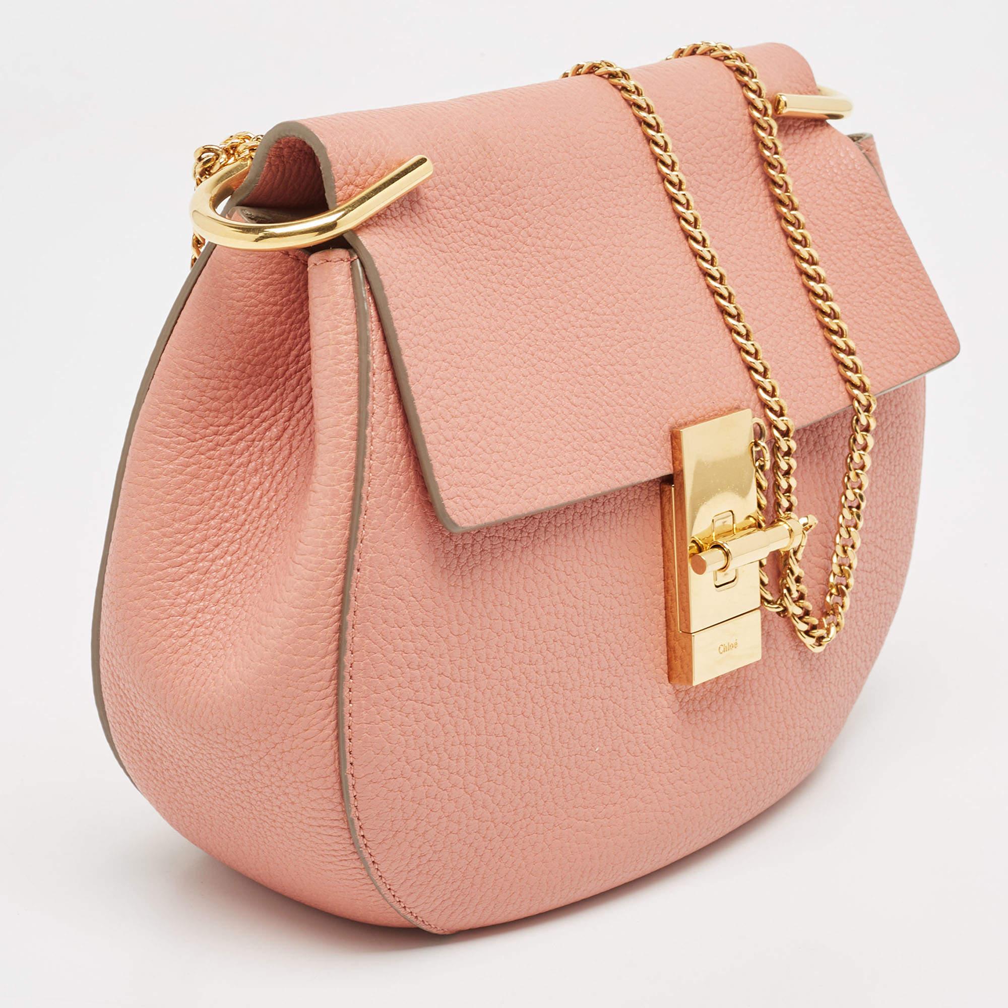 Chloe Salmon Pink Leather Medium Drew Shoulder Bag In Good Condition For Sale In Dubai, Al Qouz 2