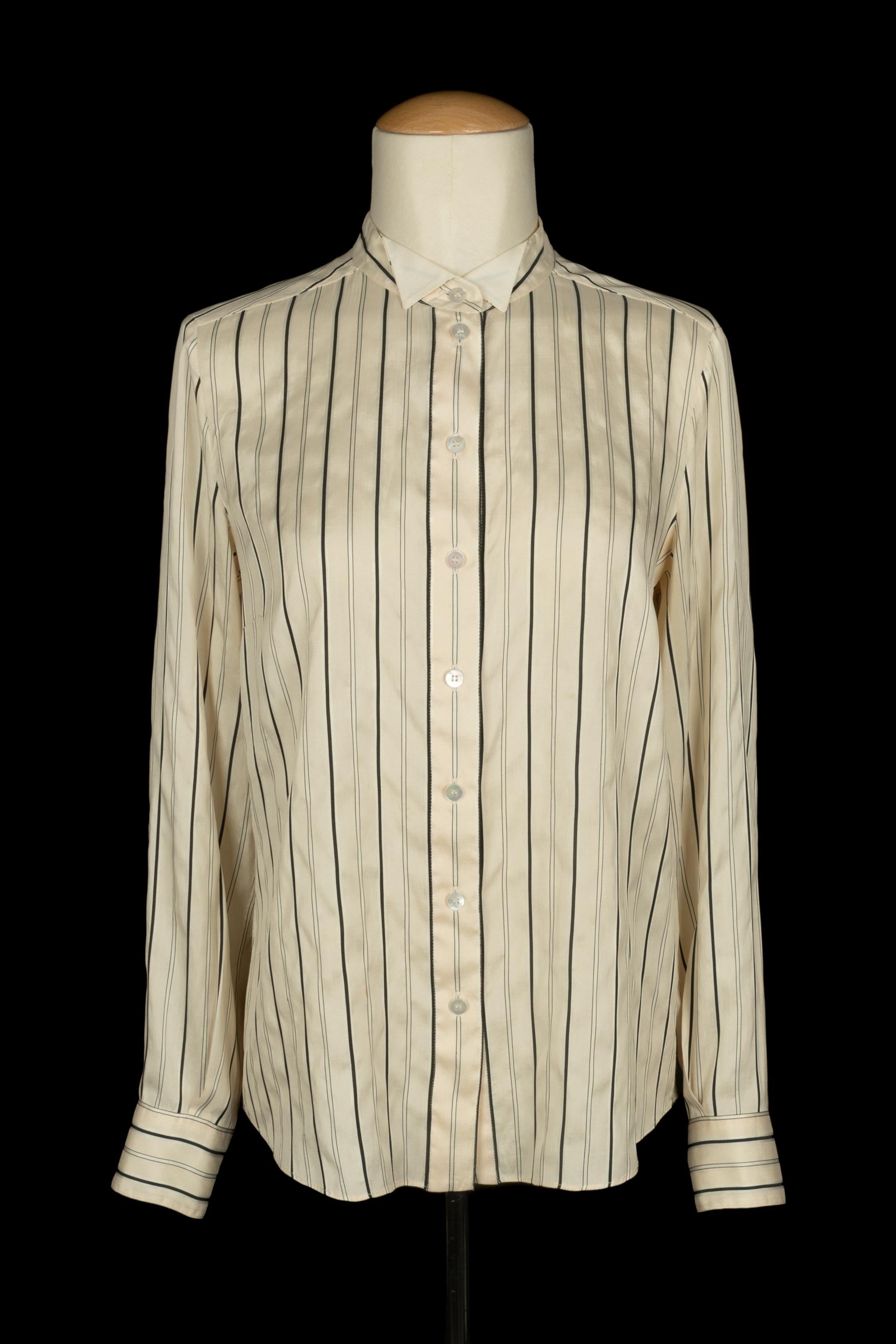 CHLOÉ - (Fabriqué en France) Chemise en soie écrue à rayures noires. Aucune taille n'est indiquée, il convient à un 40FR.

Condit :
Bon état

Dimensions :
Largeur des épaules : 36 cm - Poitrine : 49 cm - Longueur des manches : 63 cm - Longueur : 60