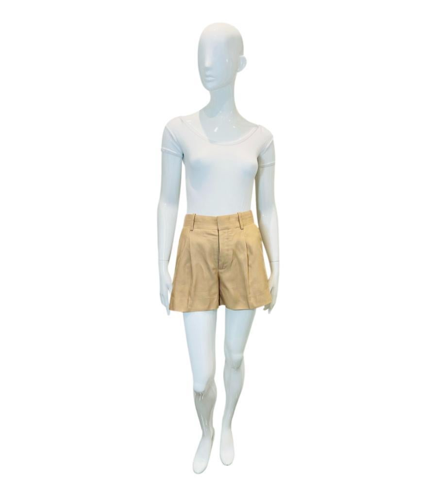 Chloe Shorts
Classy beige shorts tailored to wide-leg profile.
Featuring high waist, front pleats and side pockets.
Size – 34FR
Condition – Good (Marks to the fabric)
Composition – 100% Viscose; Lining 100% Cotton
