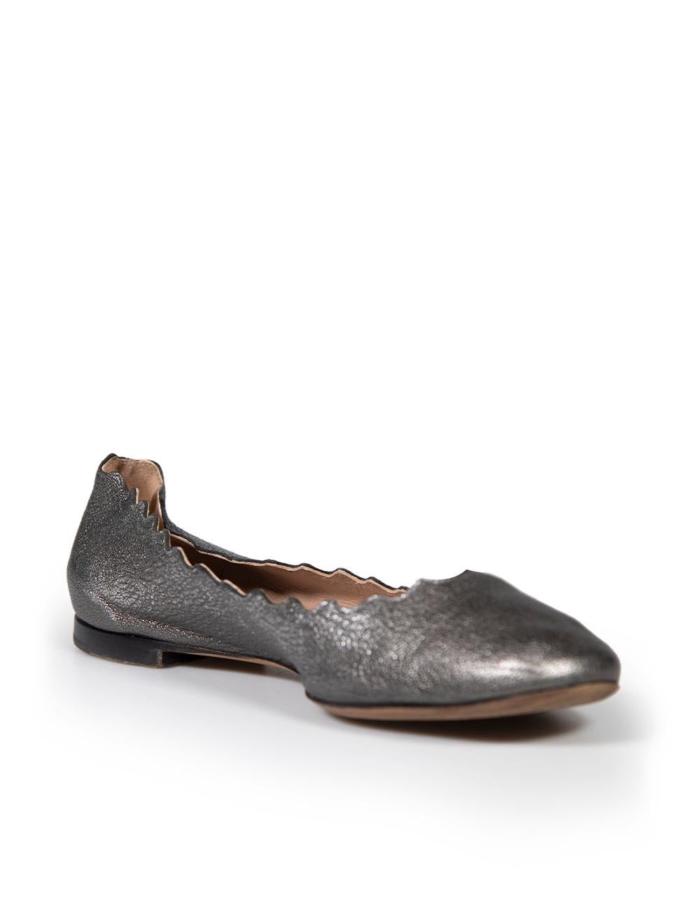 CONDITION is Good. Minor wear to flats is evident. Light wear with general creasing to the leather and wear to the soles on this used Chloé designer resale item.
 
 
 
 Details
 
 
 Silver
 
 Leather
 
 Flats
 
 Round toe
 
 Scalloped edge
 
 
 
 
