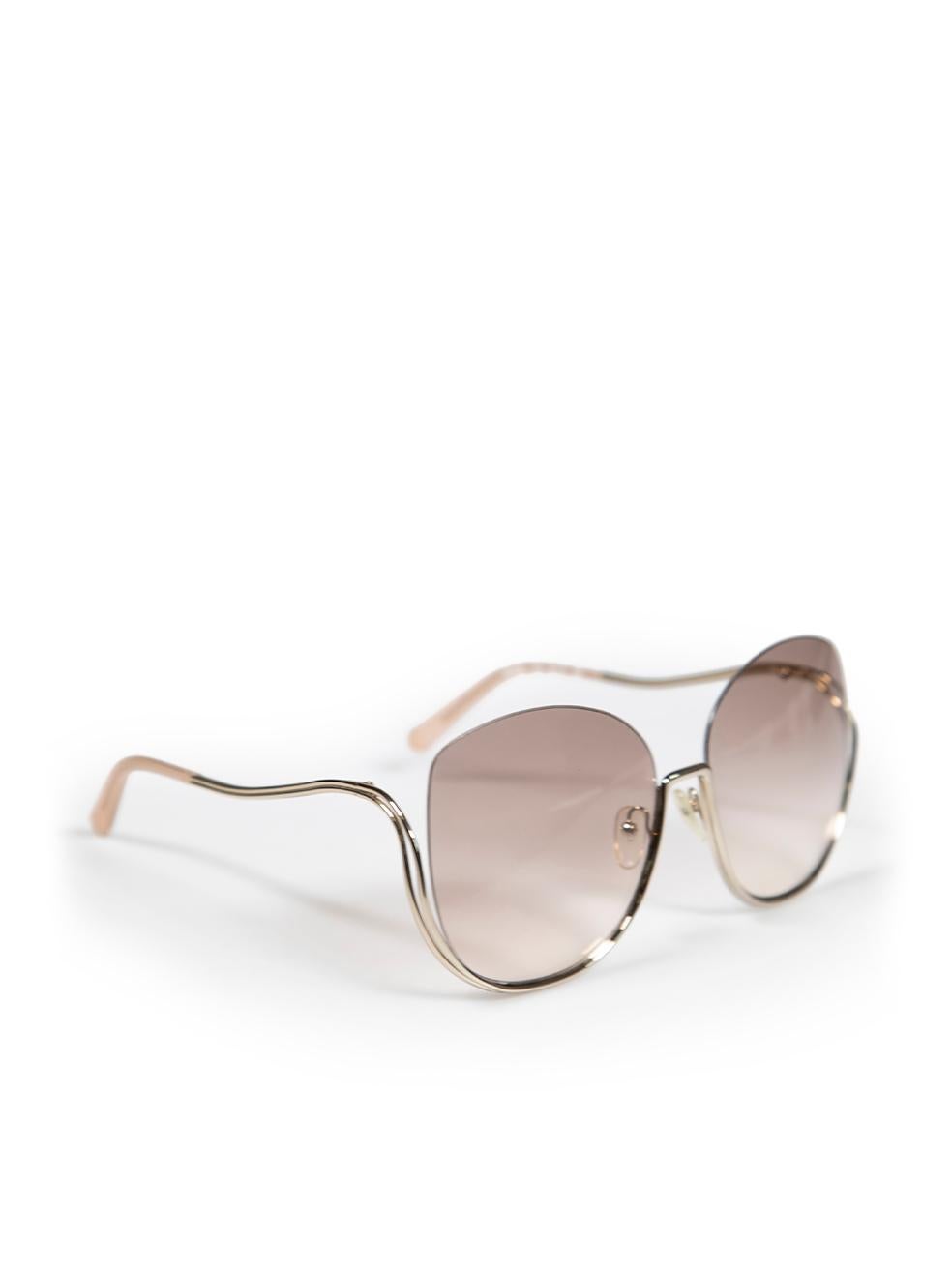 CONDITION is Very good. Hardly any visible wear to sunglasses is evident on this used Chloé designer resale item. These sunglasses come with original case and box.
 
 
 
 Details
 
 
 Silver
 
 Metal
 
 Sunglasses
 
 Round frame
 
 Gradient brown