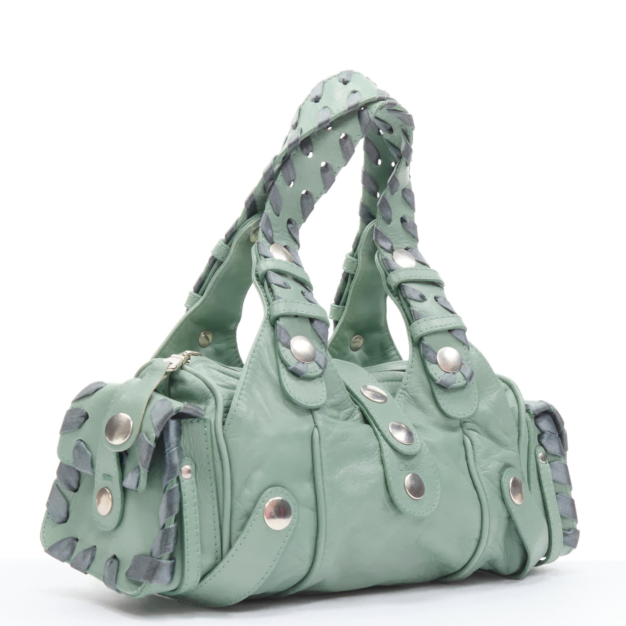 Gris CHLOE Silverado, sac à main en cuir vert d'eau avec ruban et clous de cravate