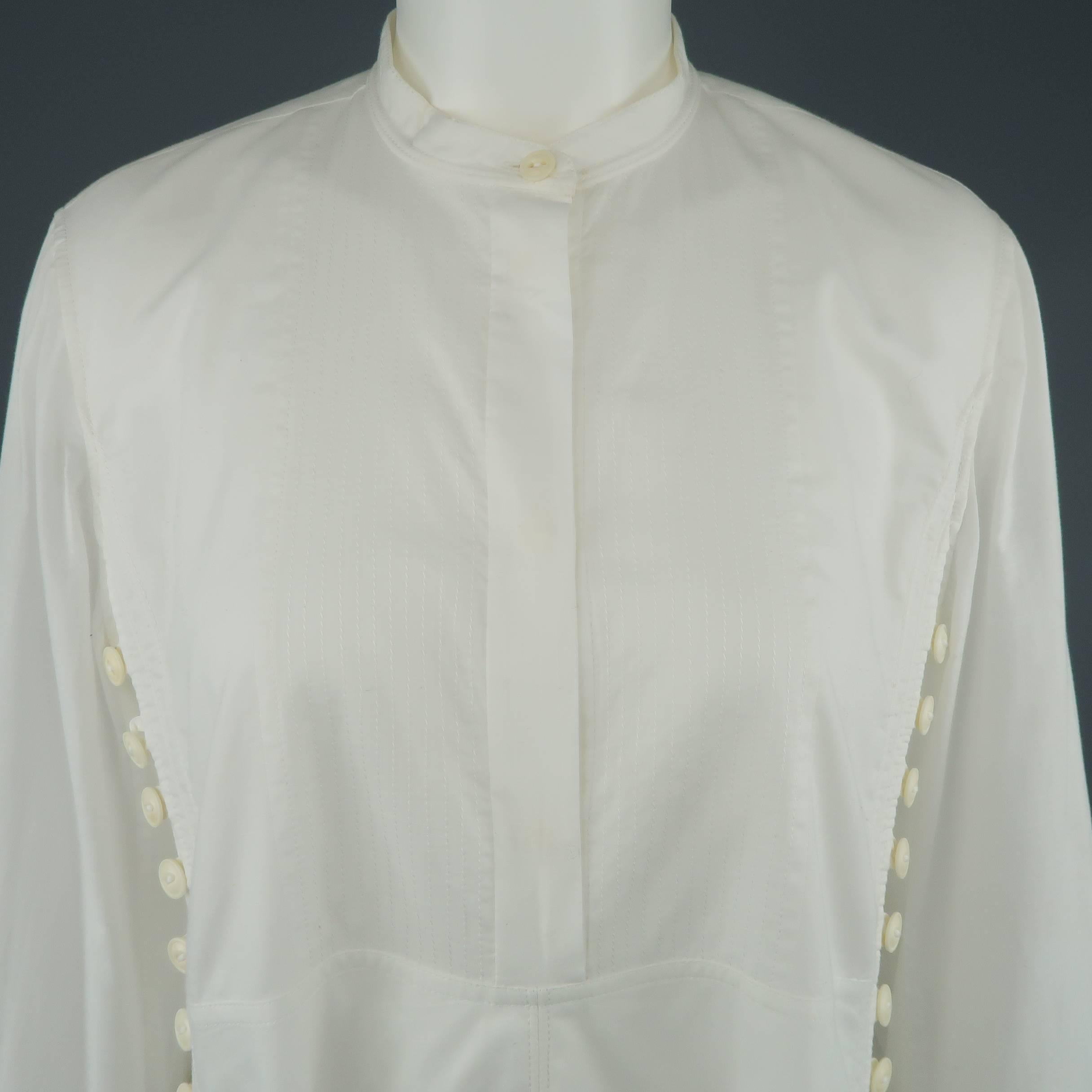 CHLOE tunic comes in semi sheer white cotton with a band collar, empire waist, embroidered chest panel, tied cuffs, and buttoned sides. Wear it as a mini dress or a top.
 
Good Pre-Owned Condition.
Marked: FR 43
 
Measurements:
 
Shoulder: 15.5