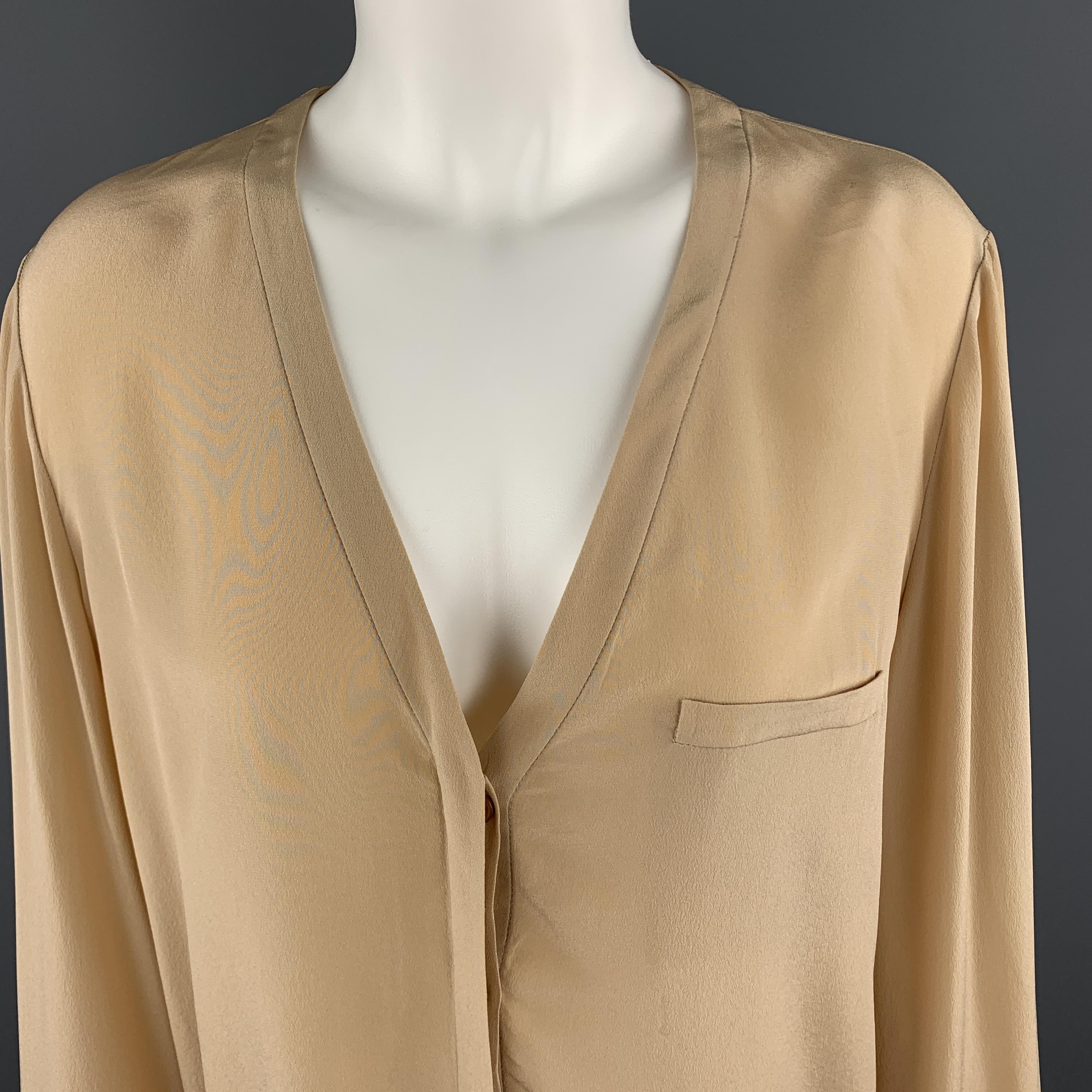 CHLOE silk crepe blouse features a deep V neckline, hidden placket button up front, and long sleeves with bow detailed cuffs. 

Very Good Pre-Owned Condition.
Marked: EU 44

Measurements:

Shoulder: 19 in.
Bust: 40 in.
Sleeve: 25 in.
Length: 25 in.