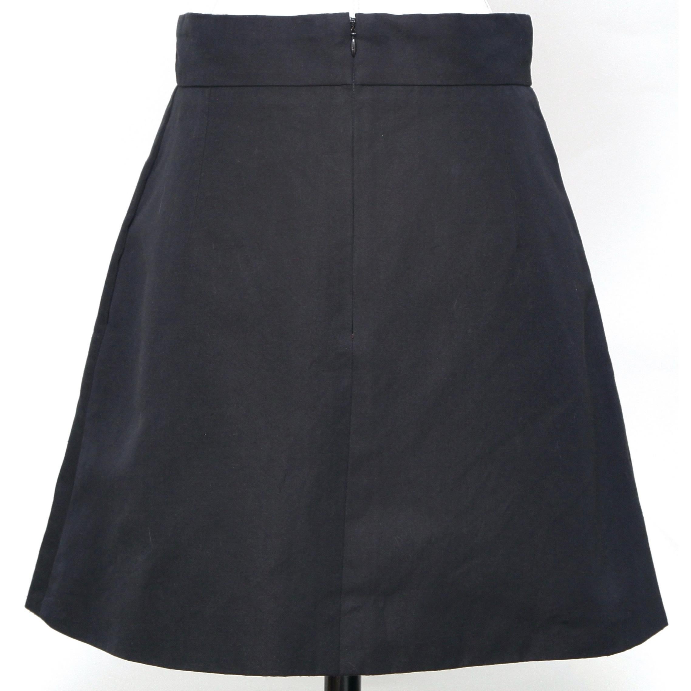 CHLOE Skirt A-Line Black Cotton Clothing Dress Pleated Buttons Sz 42 2007 In Excellent Condition For Sale In Hollywood, FL
