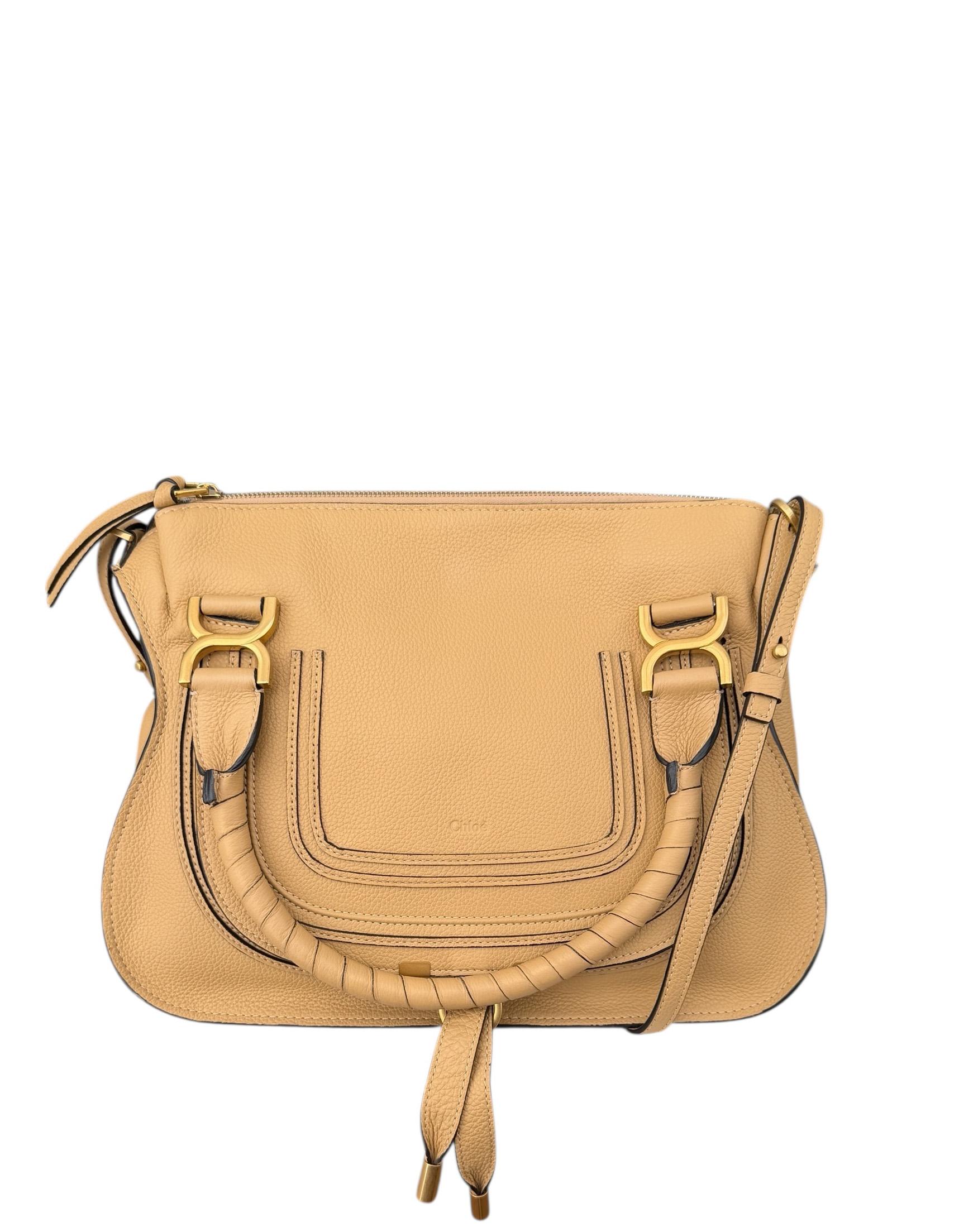 Chloe Soft Tan Leder Medium Marcie Satchel Tasche

Hergestellt in: Italien
Farbe: Soft Tan
Hardware: Goldtone
MATERIALIEN: Genarbtes Kalbsleder
Innenfutter: Baumwollfutter
Verschluss/Öffnung: Reißverschluss oben
Äußere Taschen: Fronttasche mit