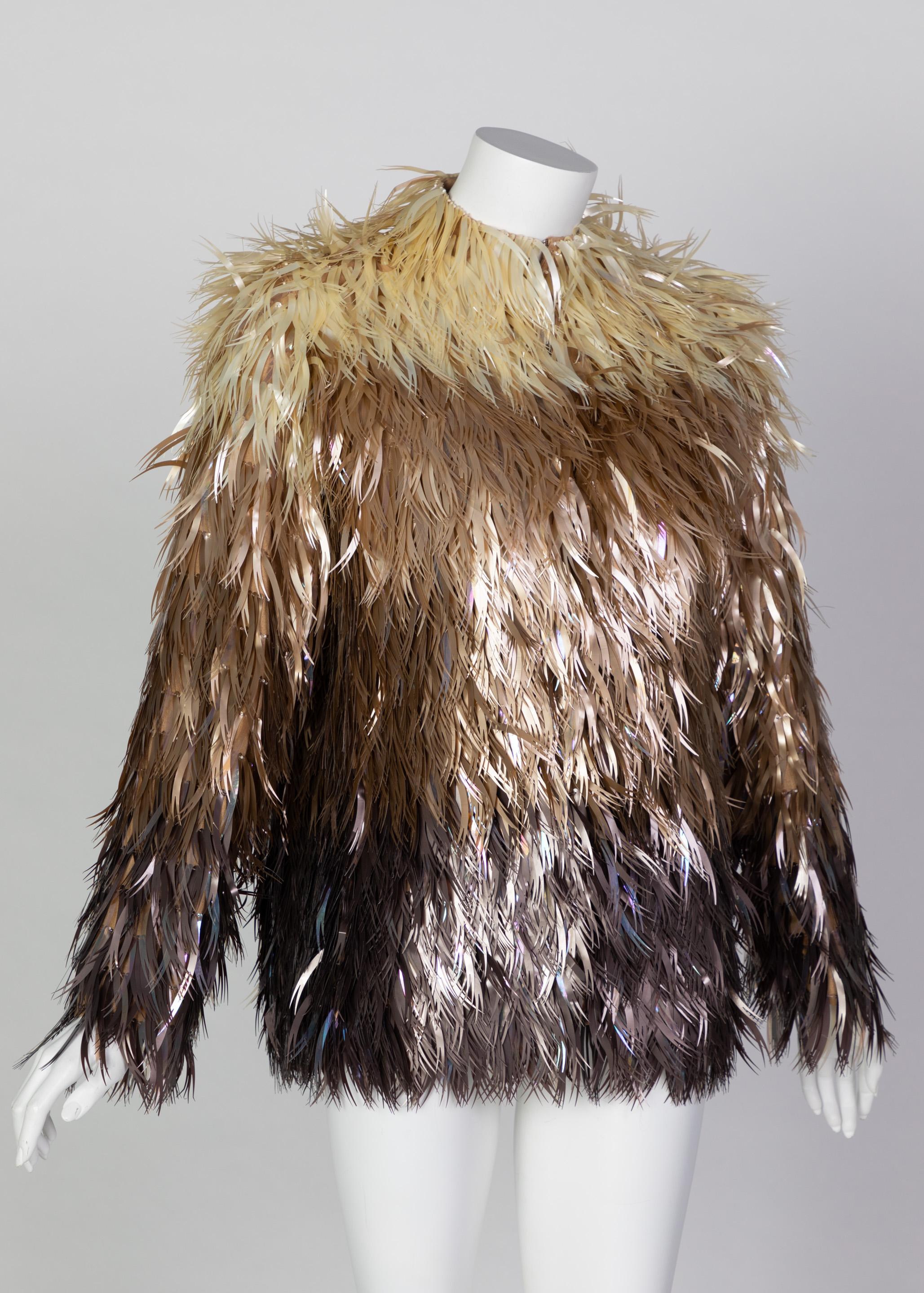 Marron Chloé Stella McCartney - Manteau en plumes végétales, plastique et métal, défilé A/H 2000 en vente