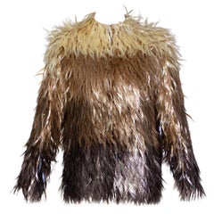 Abrigo de plástico metalizado con efecto ombré y plumas veganas de Chloe Stella McCartney, desfile O/I 2000