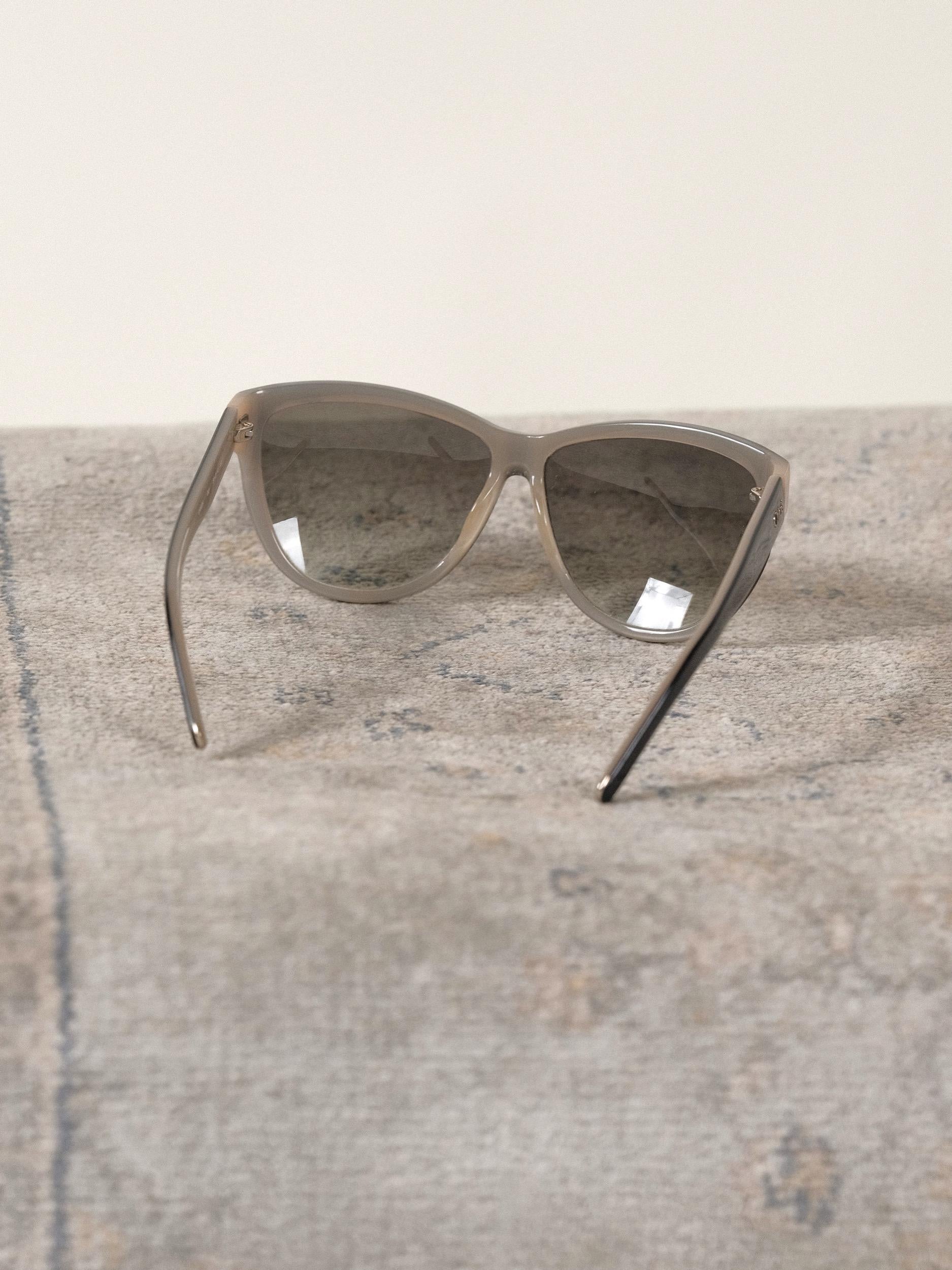 Chloé Sunglasses Cat Eye In Good Condition For Sale In Los Angeles, CA
