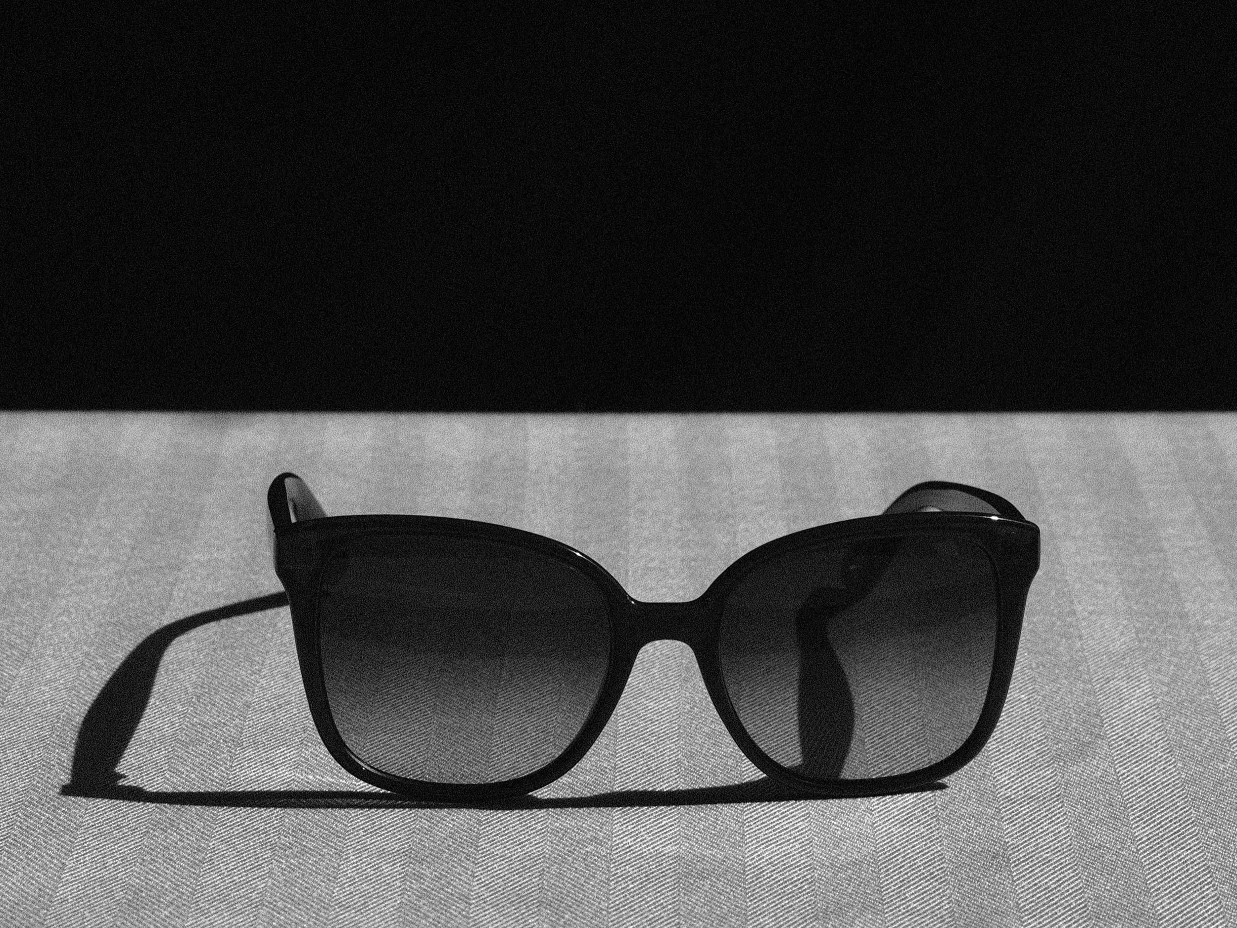 Chloé Sunglasses Square Burgundy Gradient Lens w/Case and Cloth 2000's  For Sale 10