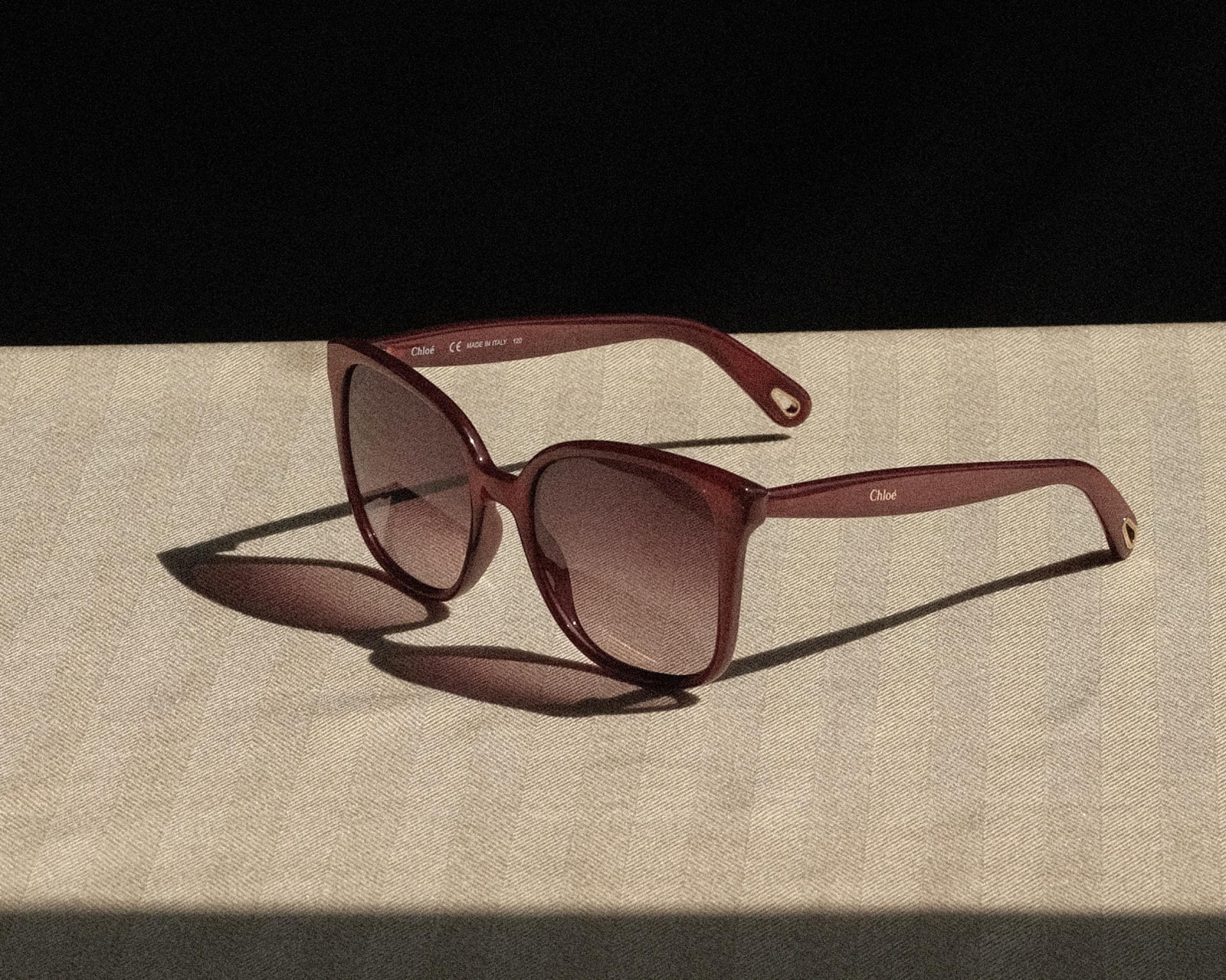 Women's or Men's Chloé Sunglasses Square Burgundy Gradient Lens w/Case and Cloth 2000's  For Sale