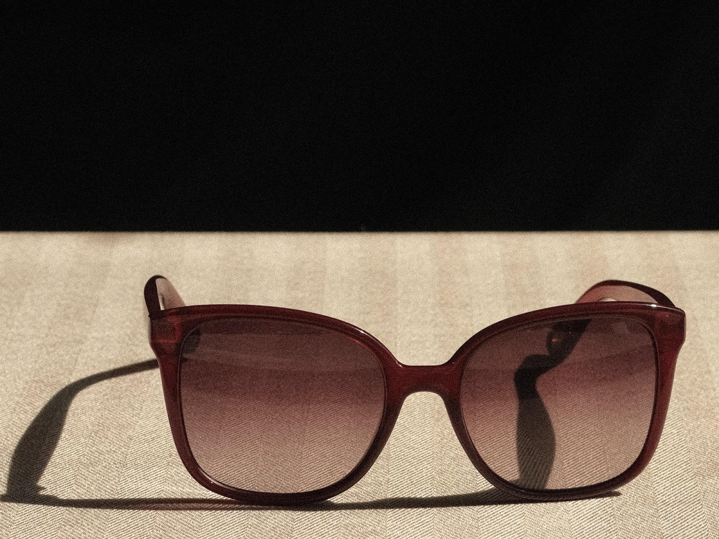 Chloé Sunglasses Square Burgundy Gradient Lens w/Case and Cloth 2000's  For Sale 3