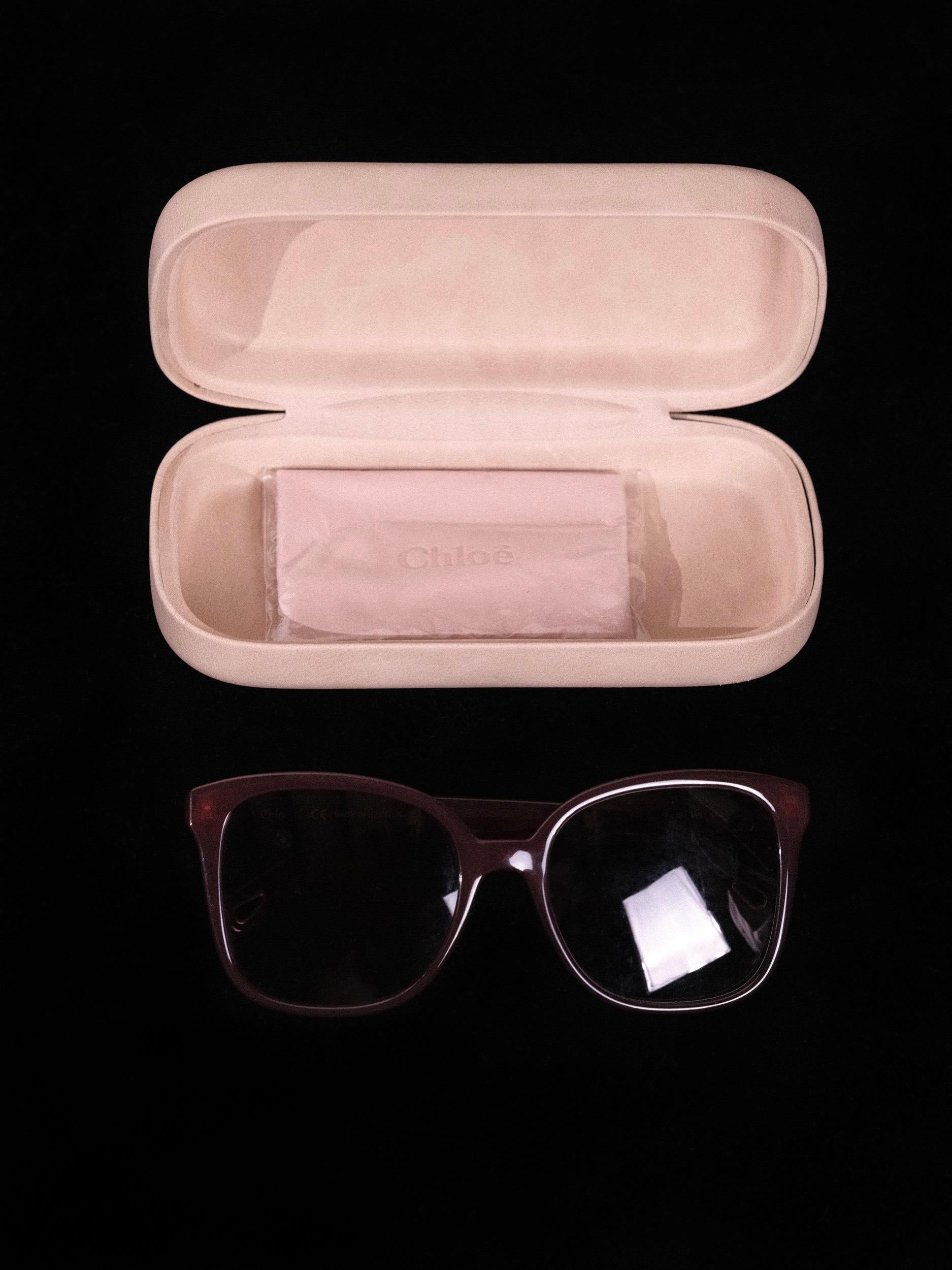 Chloé Sunglasses Square Burgundy Gradient Lens w/Case and Cloth 2000's  For Sale 4